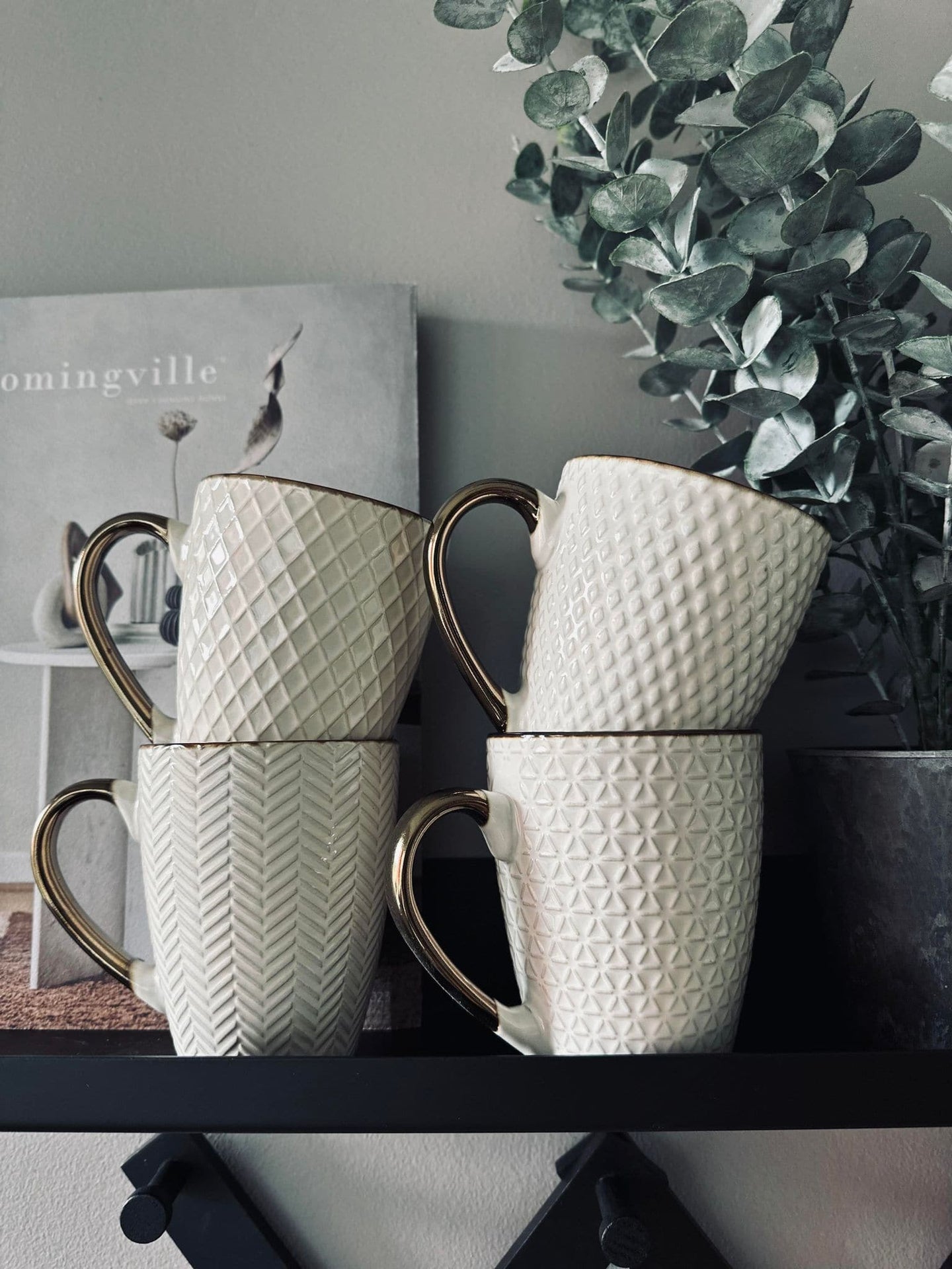 Krus hvid porcelæn med guld – Mix - VIAMAJA.DK