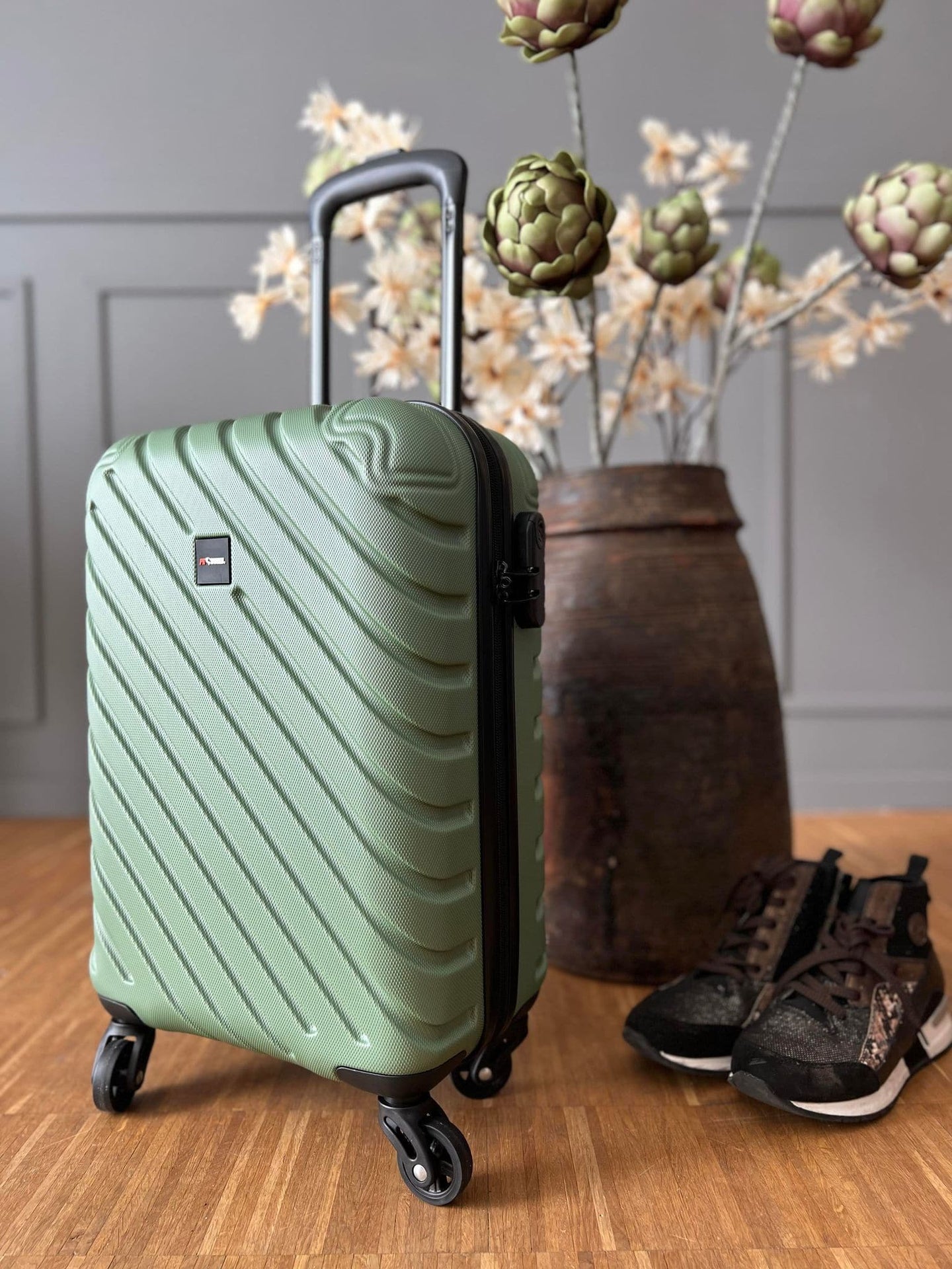 Kuffert - Grøn 28 liter - Kabine godkendt - VIAMAJA.DK