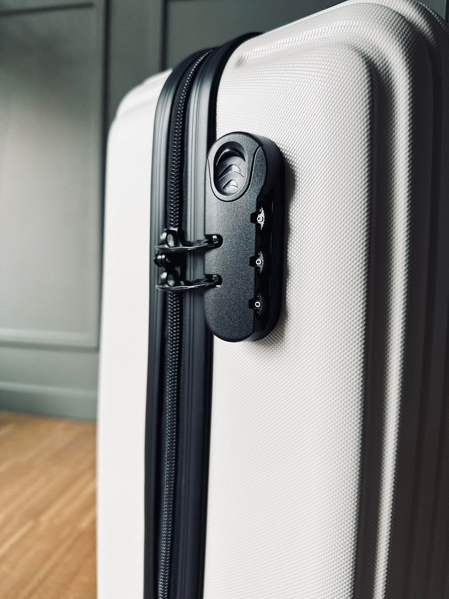 Kuffert letvægt White – Kabine godkendt - VIAMAJA.DK