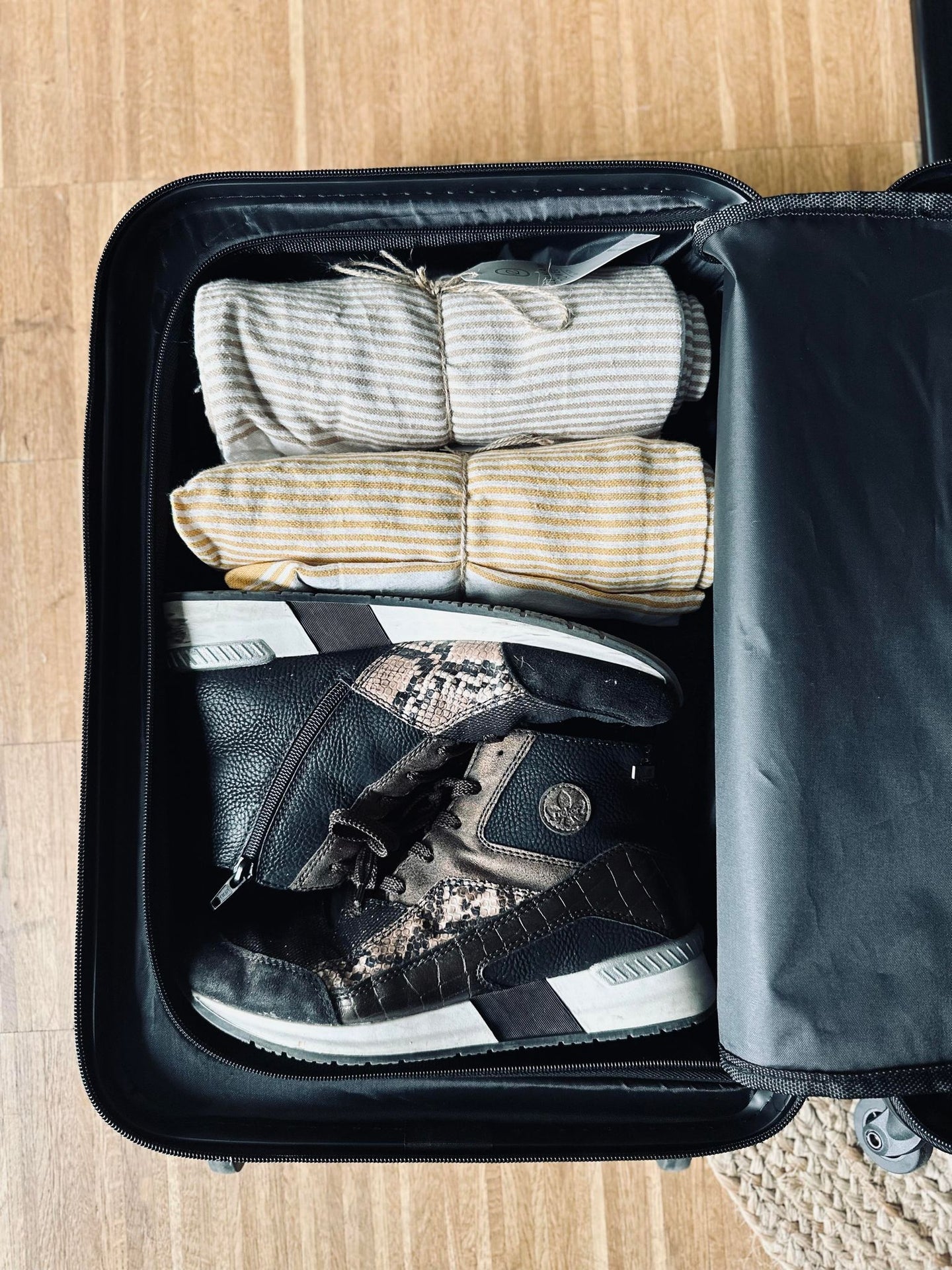 Kuffert letvægt White – Kabine godkendt - VIAMAJA.DK