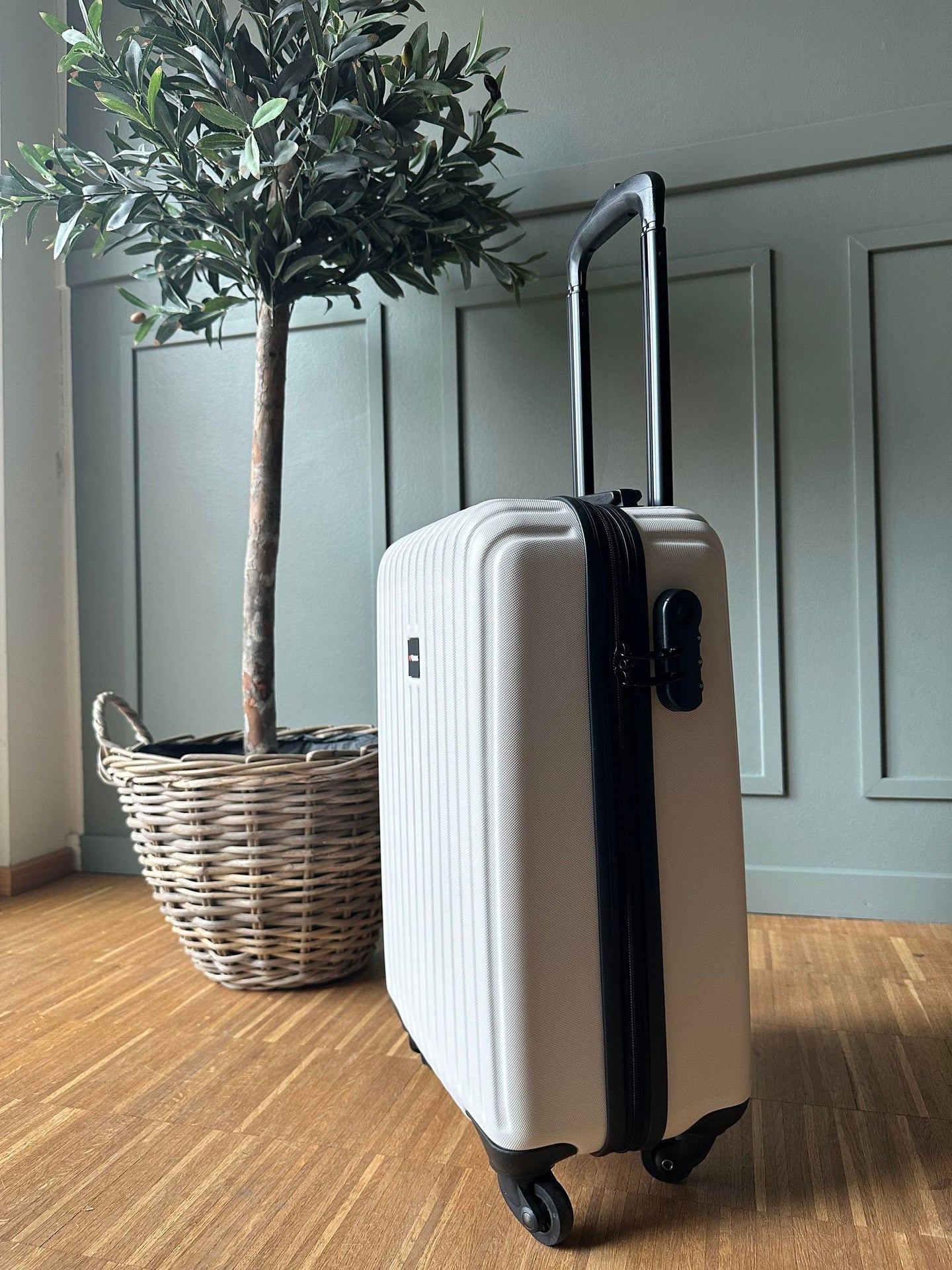 Kuffert letvægt White – Kabine godkendt - VIAMAJA.DK