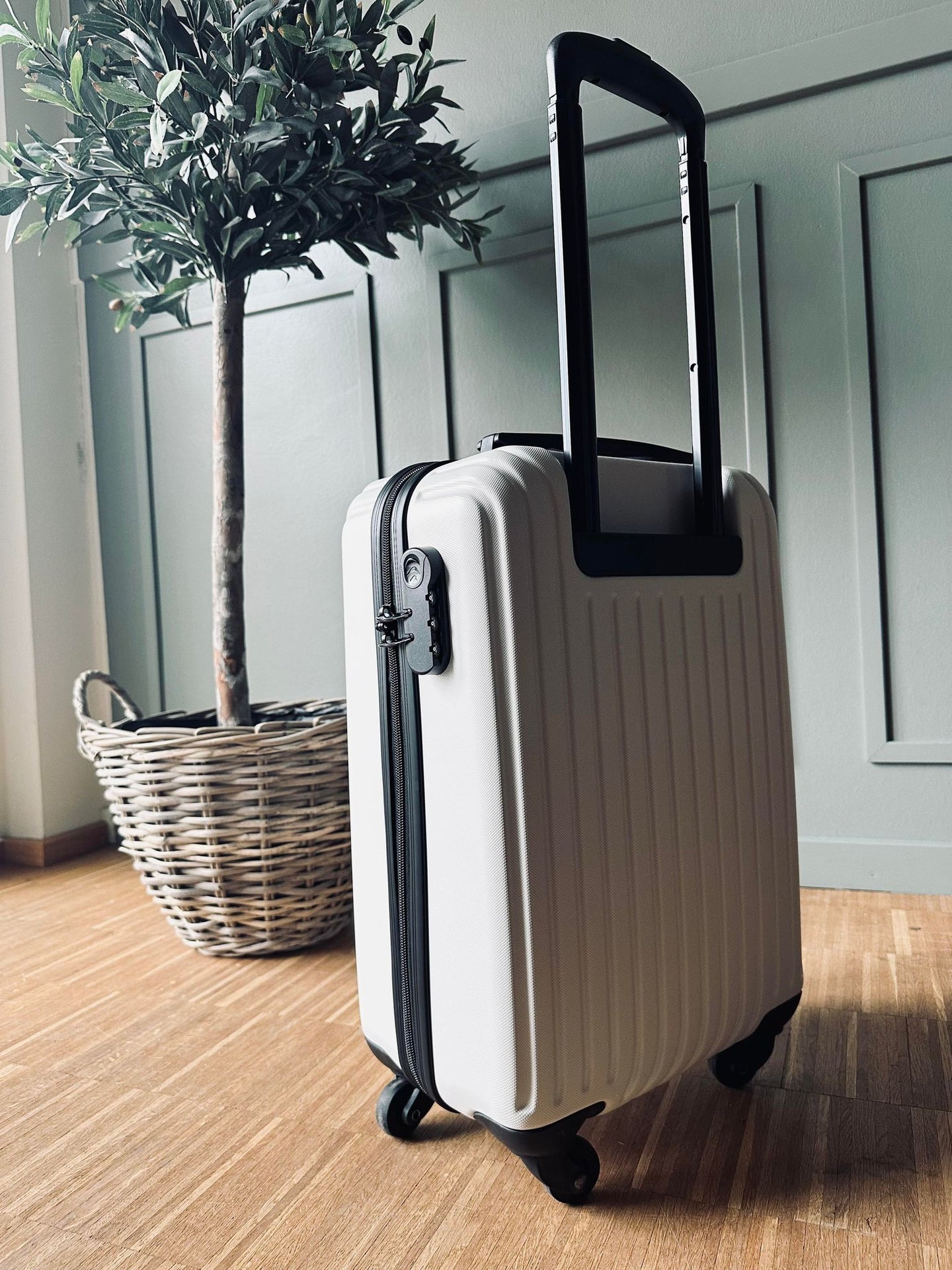 Kuffert letvægt White – Kabine godkendt - VIAMAJA.DK