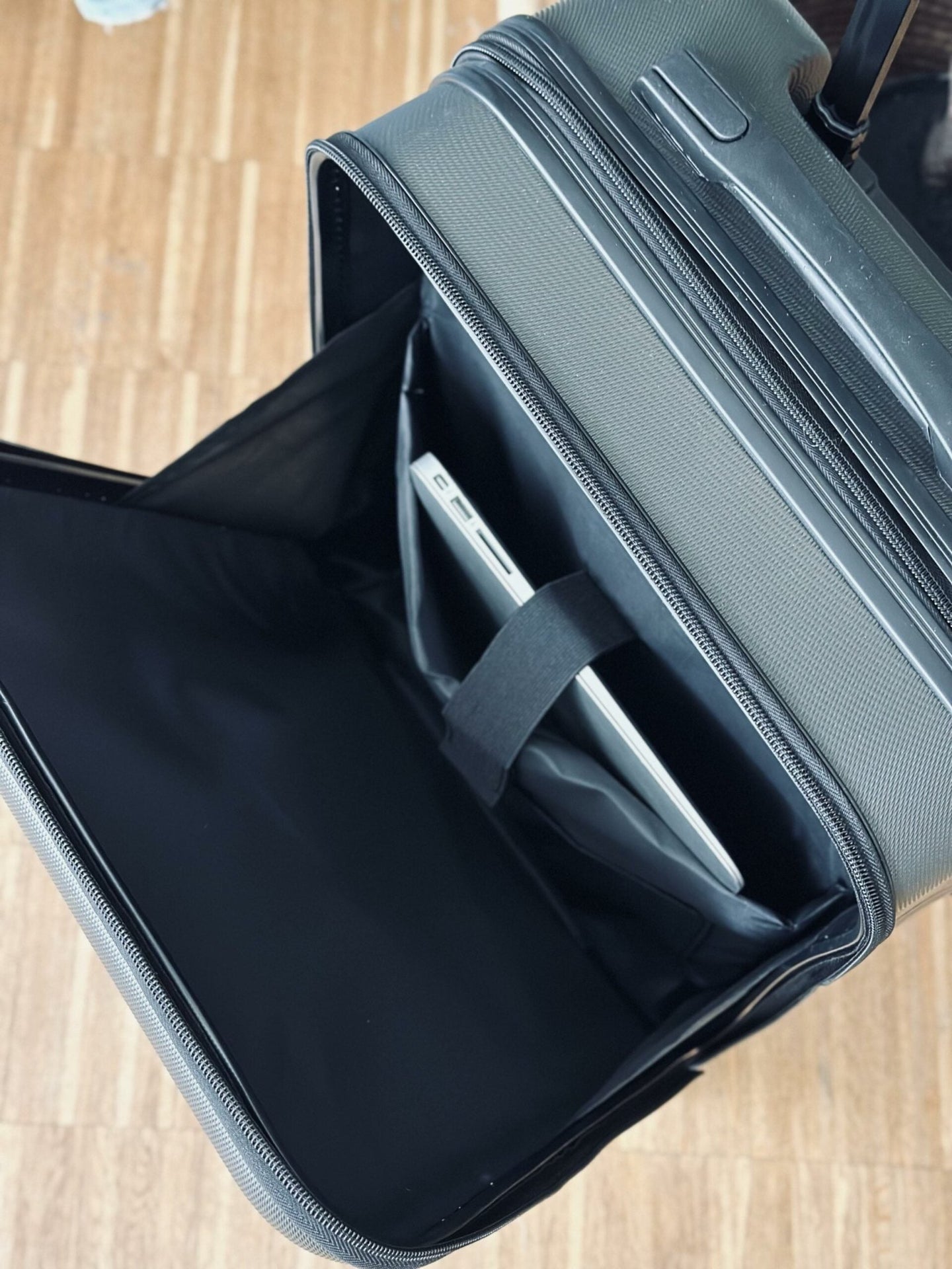 Kuffert med laptop rum – Dark grey - VIAMAJA.DK