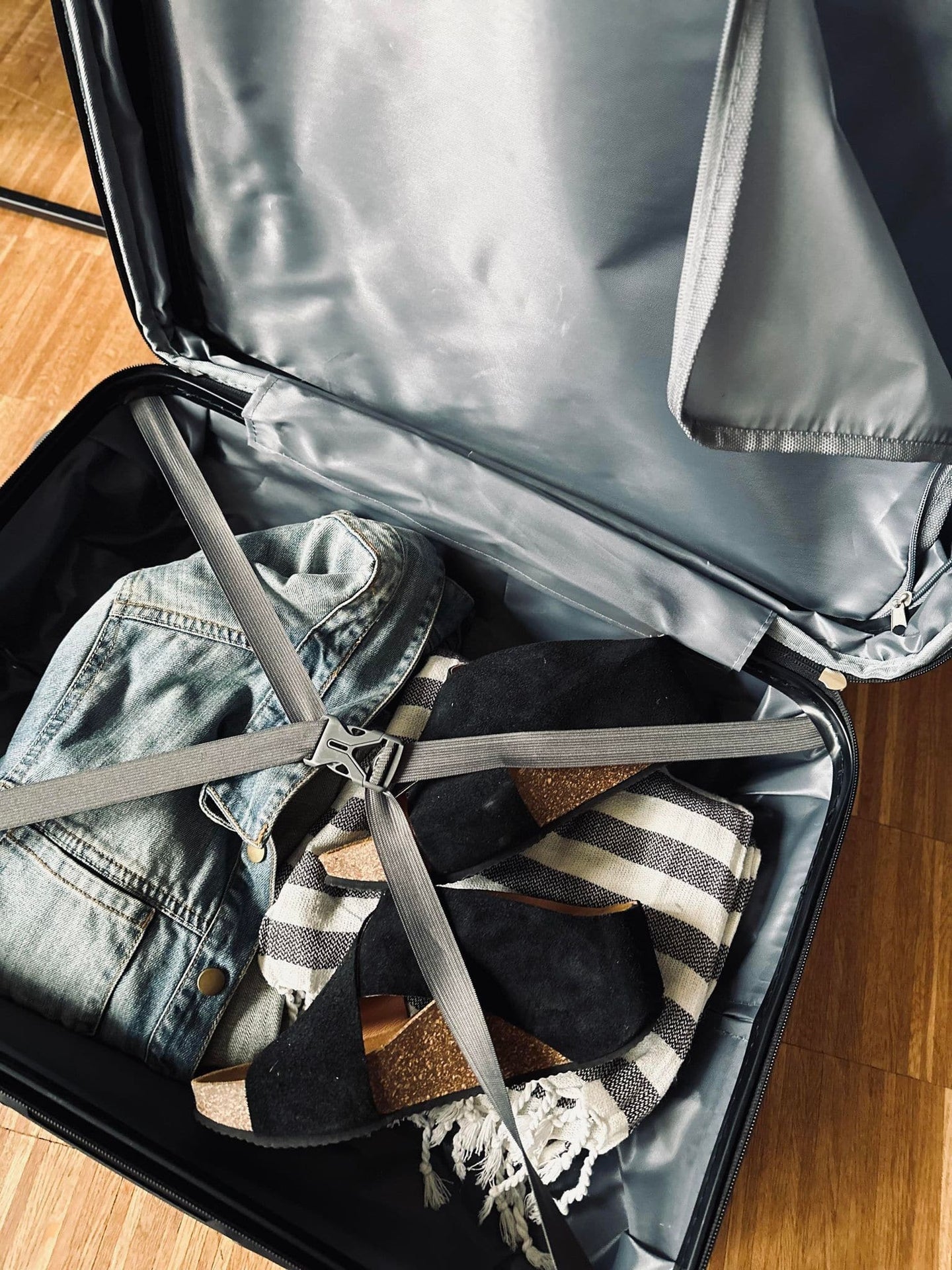 Kuffertsæt af 2 størrelser - Mørkgrå letvægt - VIAMAJA.DK