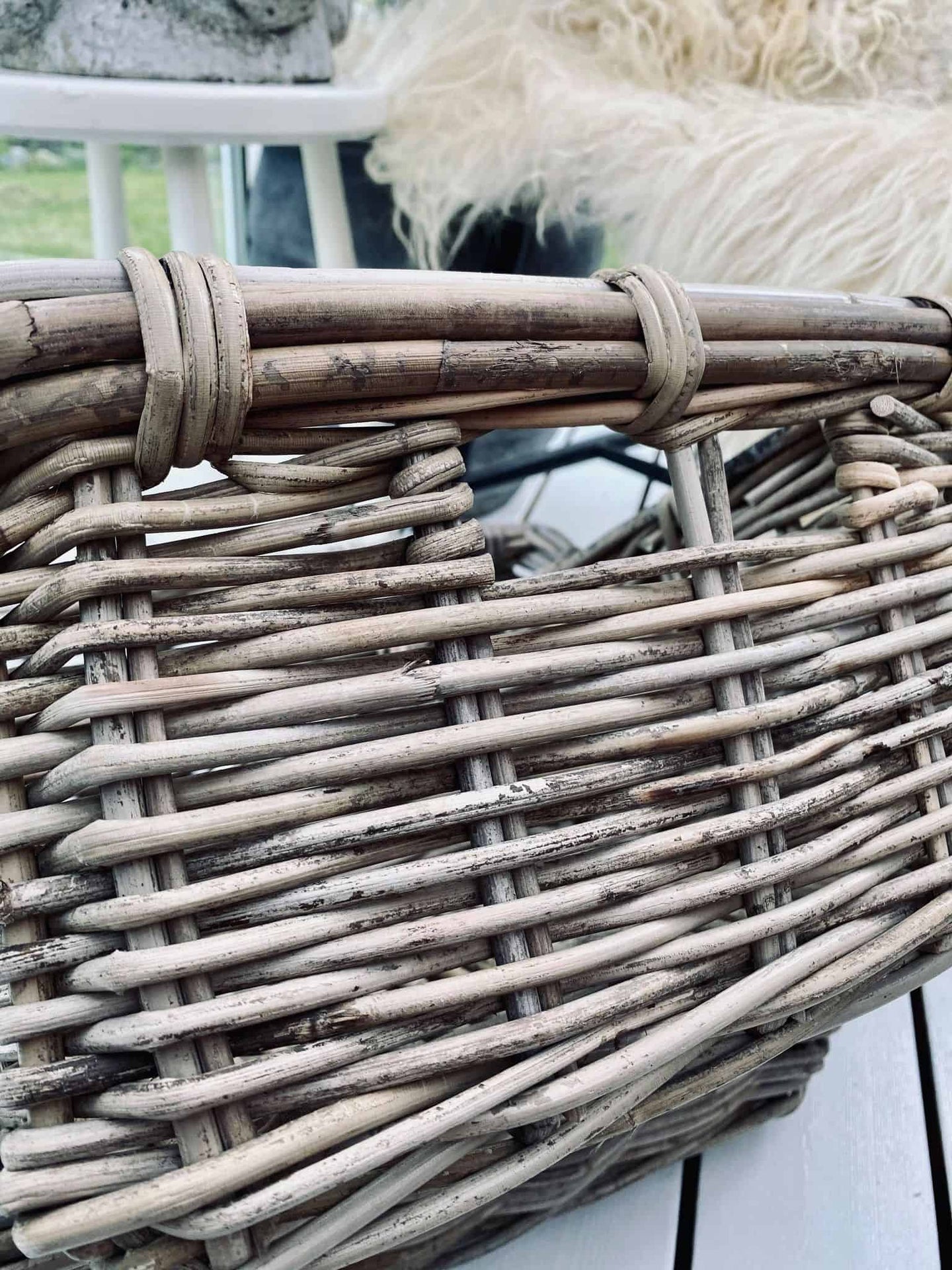 Kurv / kasse i kraftig rattan – Stor - VIAMAJA.DK