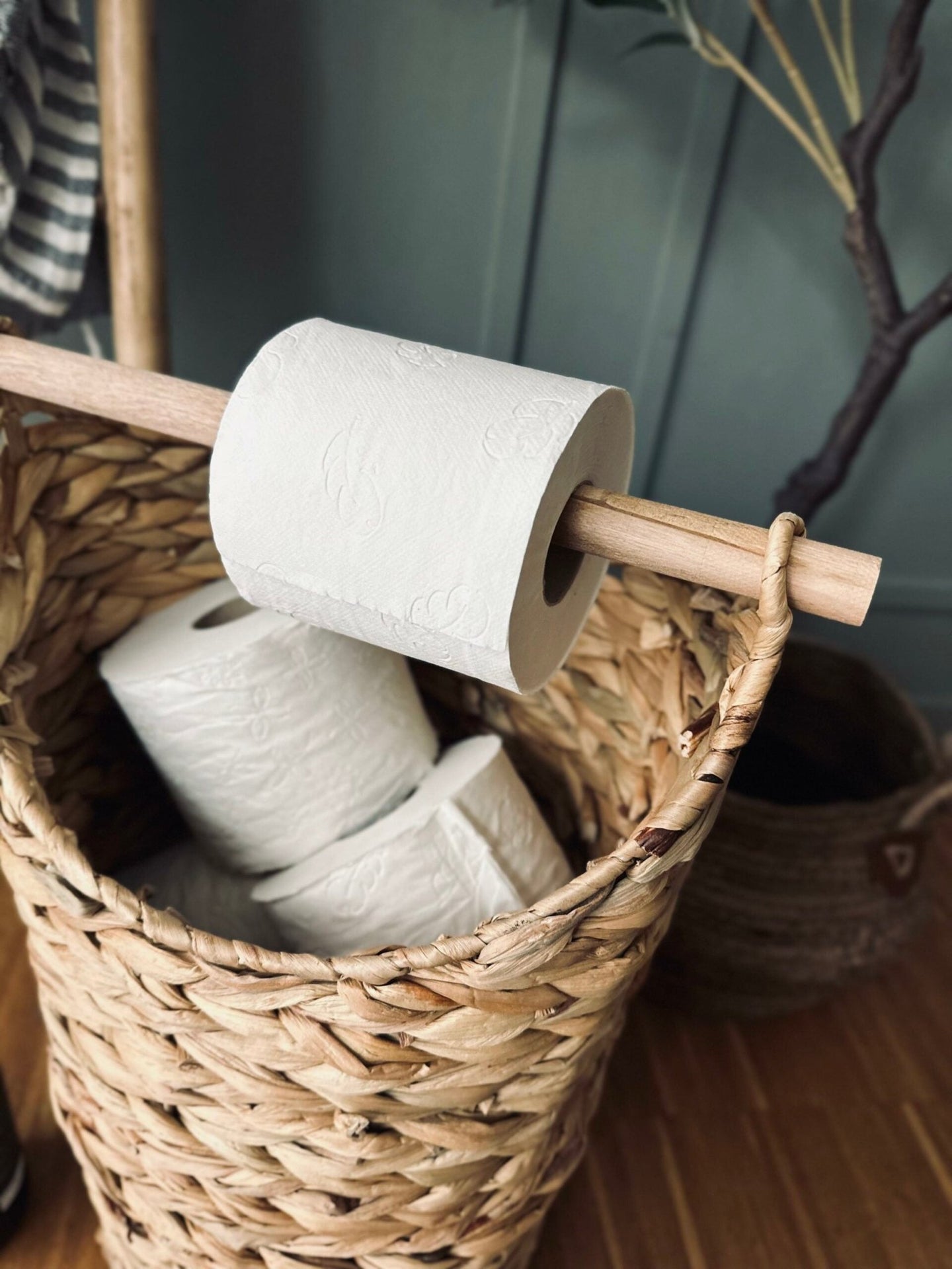 Kurv m. toiletpapirholder – Lys Natur - VIAMAJA.DK