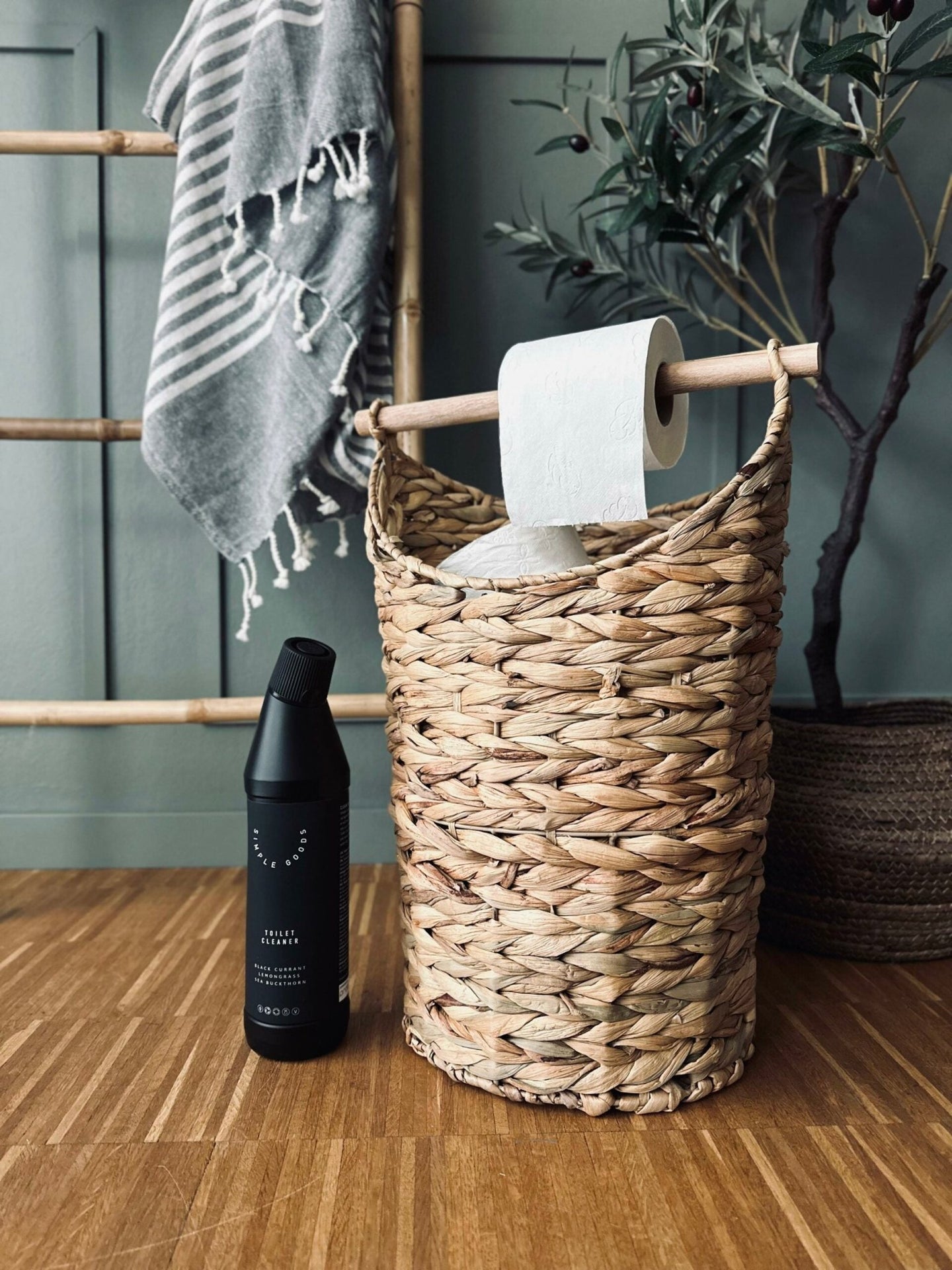 Kurv m. toiletpapirholder – Lys Natur - VIAMAJA.DK