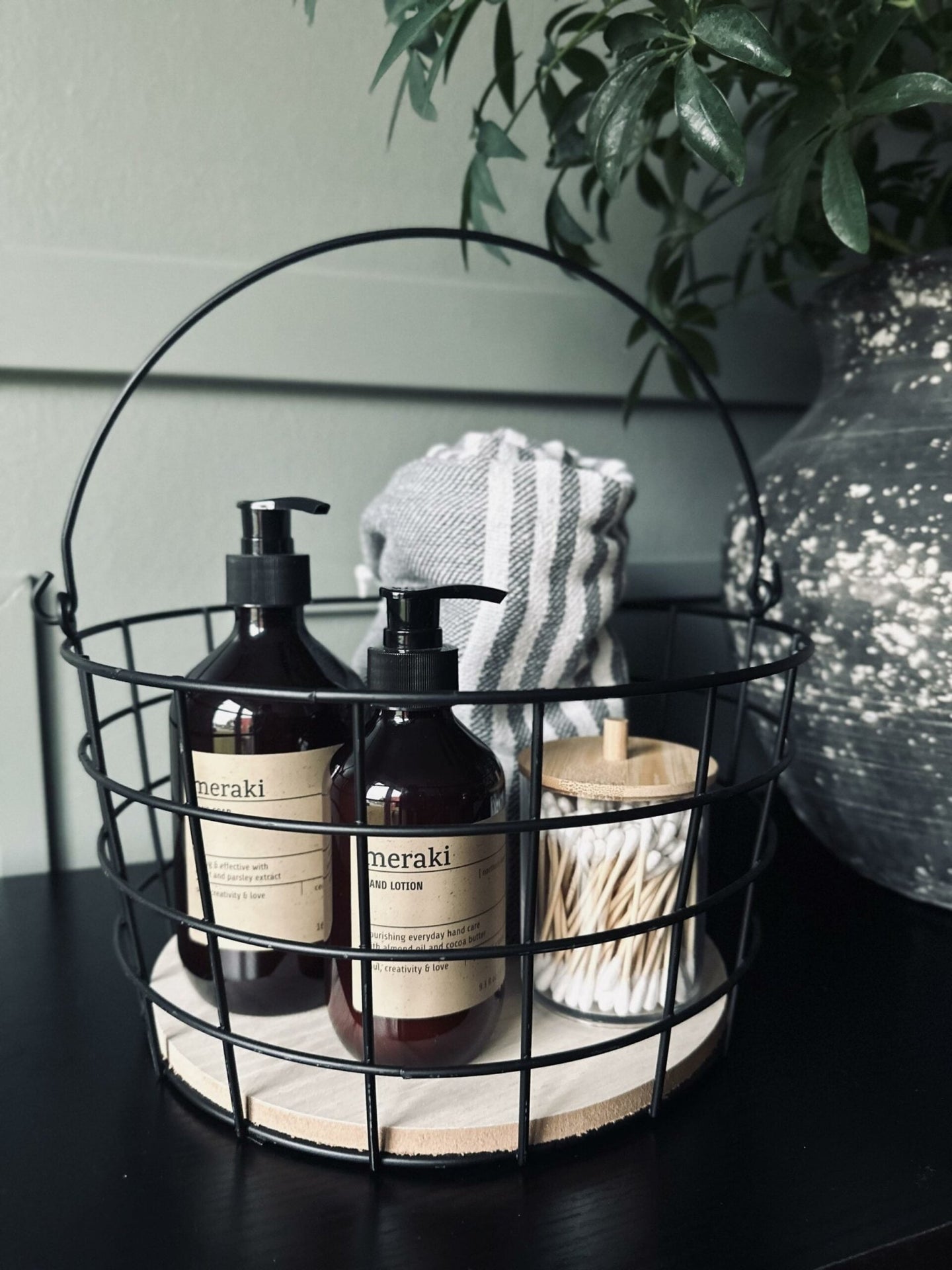 Kurv med sort metal – Rund - VIAMAJA.DK