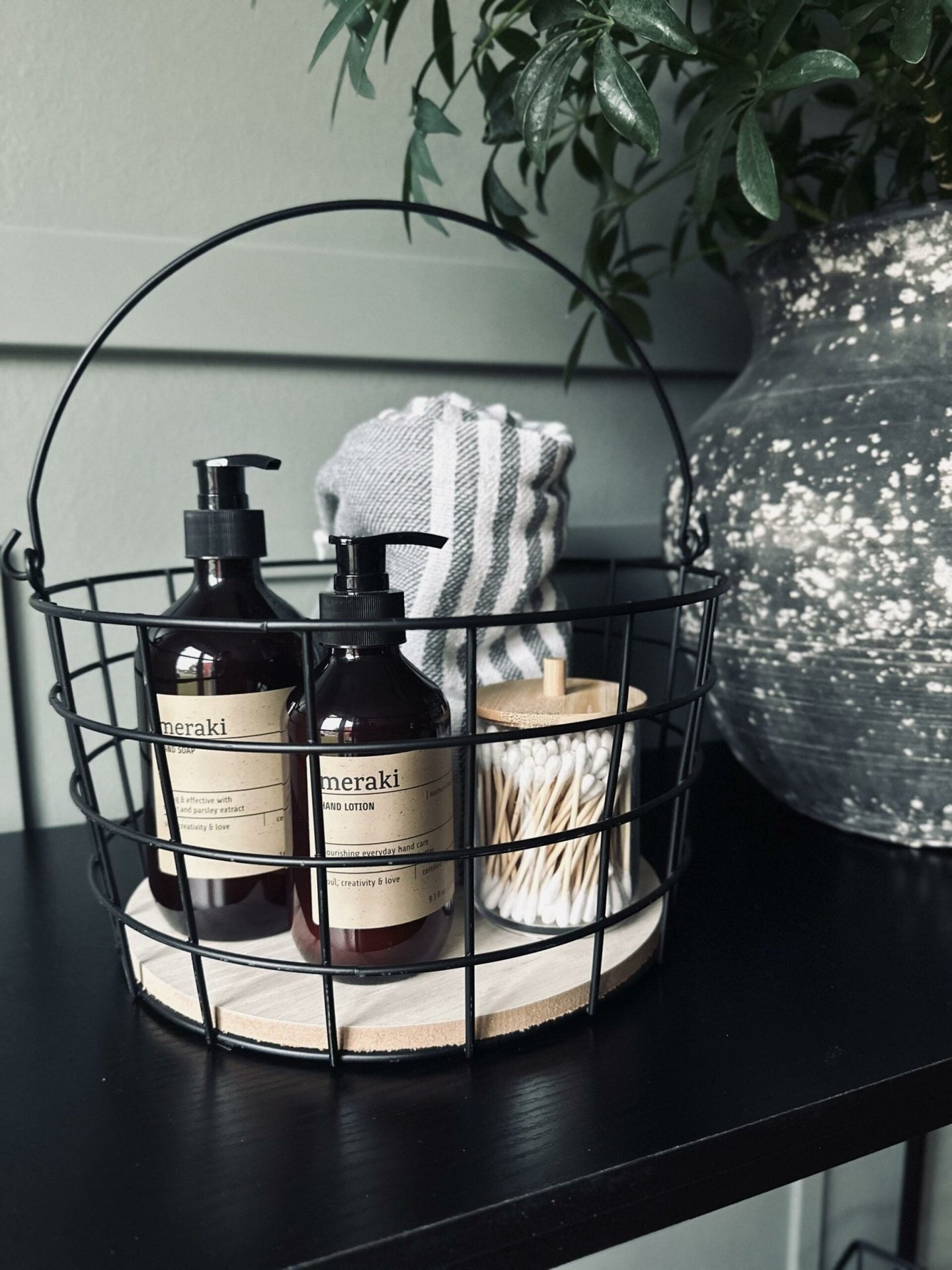 Kurv med sort metal – Rund - VIAMAJA.DK