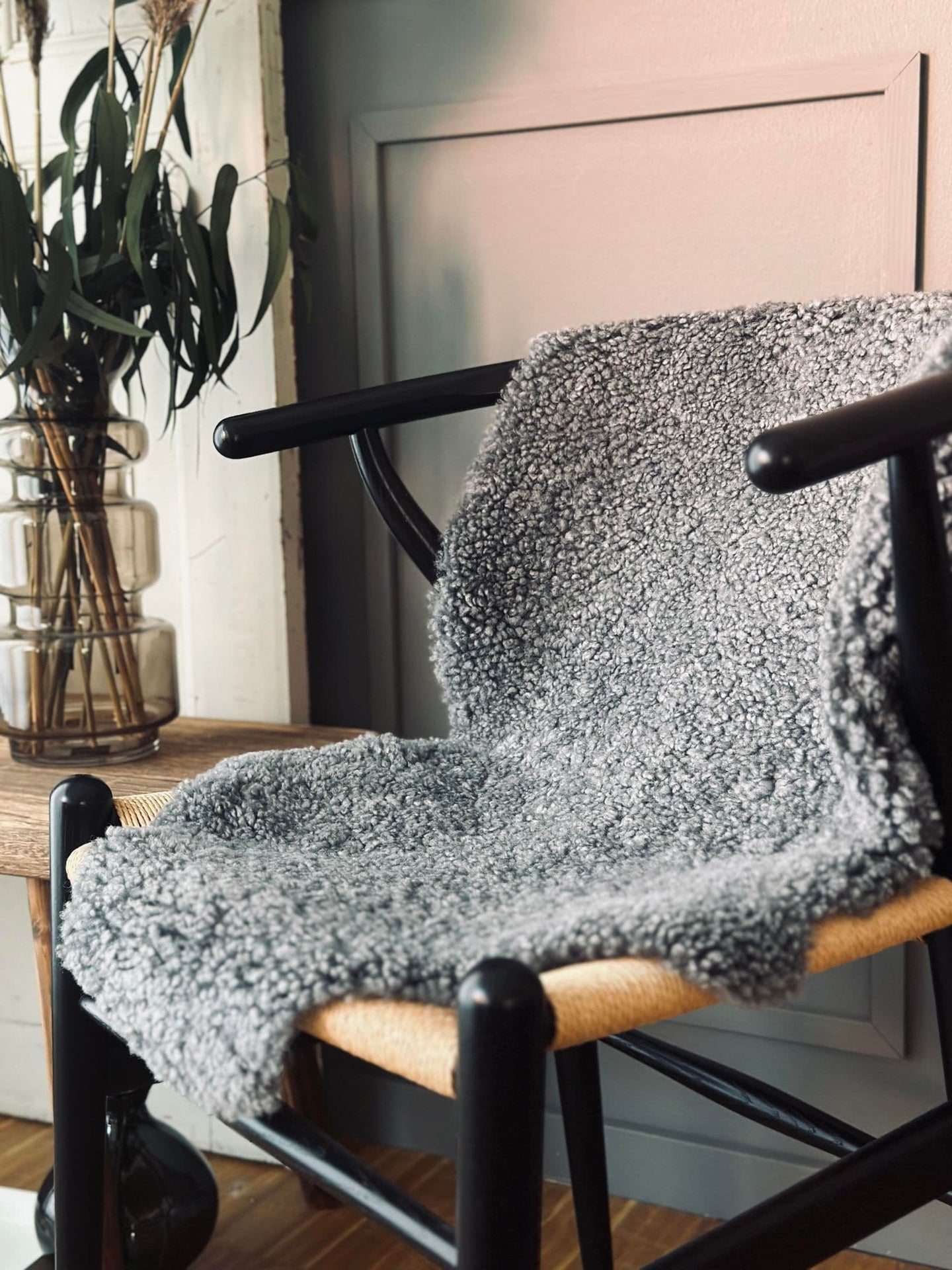 Lammeskind med tæt krøl - Grå - VIAMAJA.DK