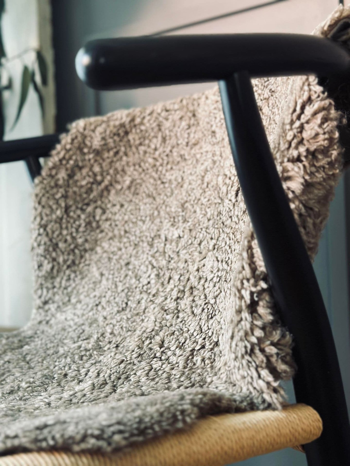 Lammeskind med tæt krøl - Mocca - VIAMAJA.DK