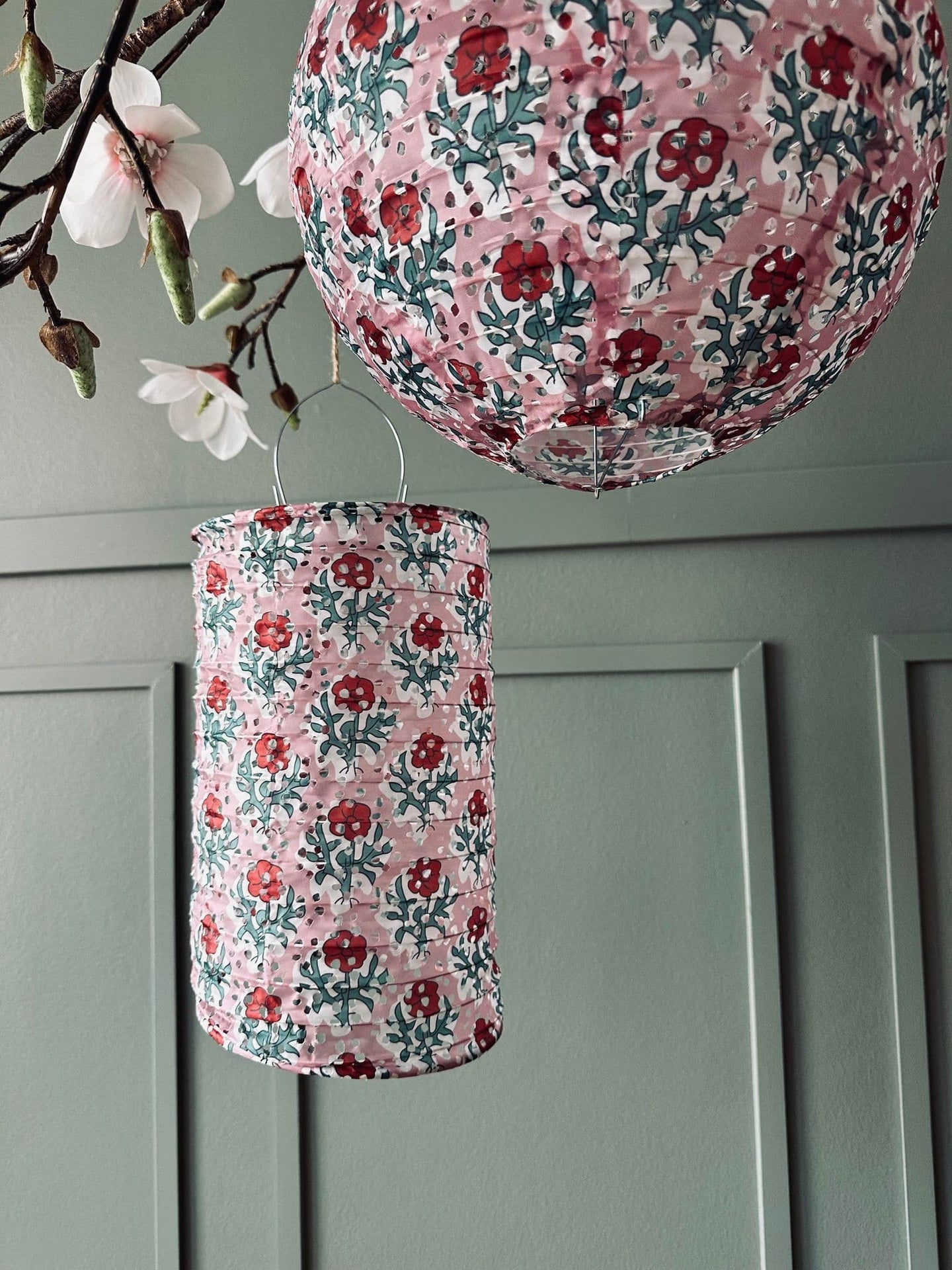 Lampe cylinder med solceller – Flower Rose - VIAMAJA.DK