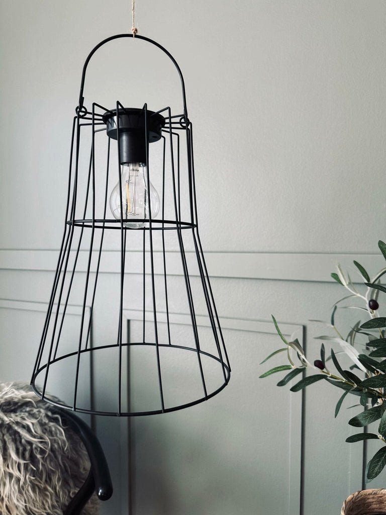 Lampe med solceller – Black metal - VIAMAJA