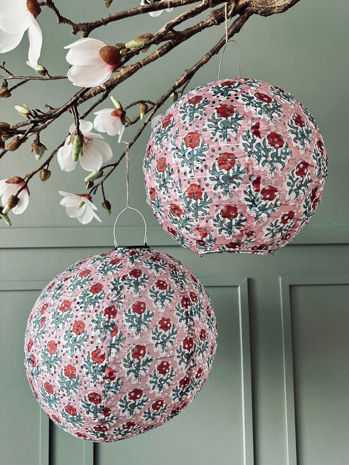 Lampe med solceller – Flower dia 30cm Rose - VIAMAJA.DK