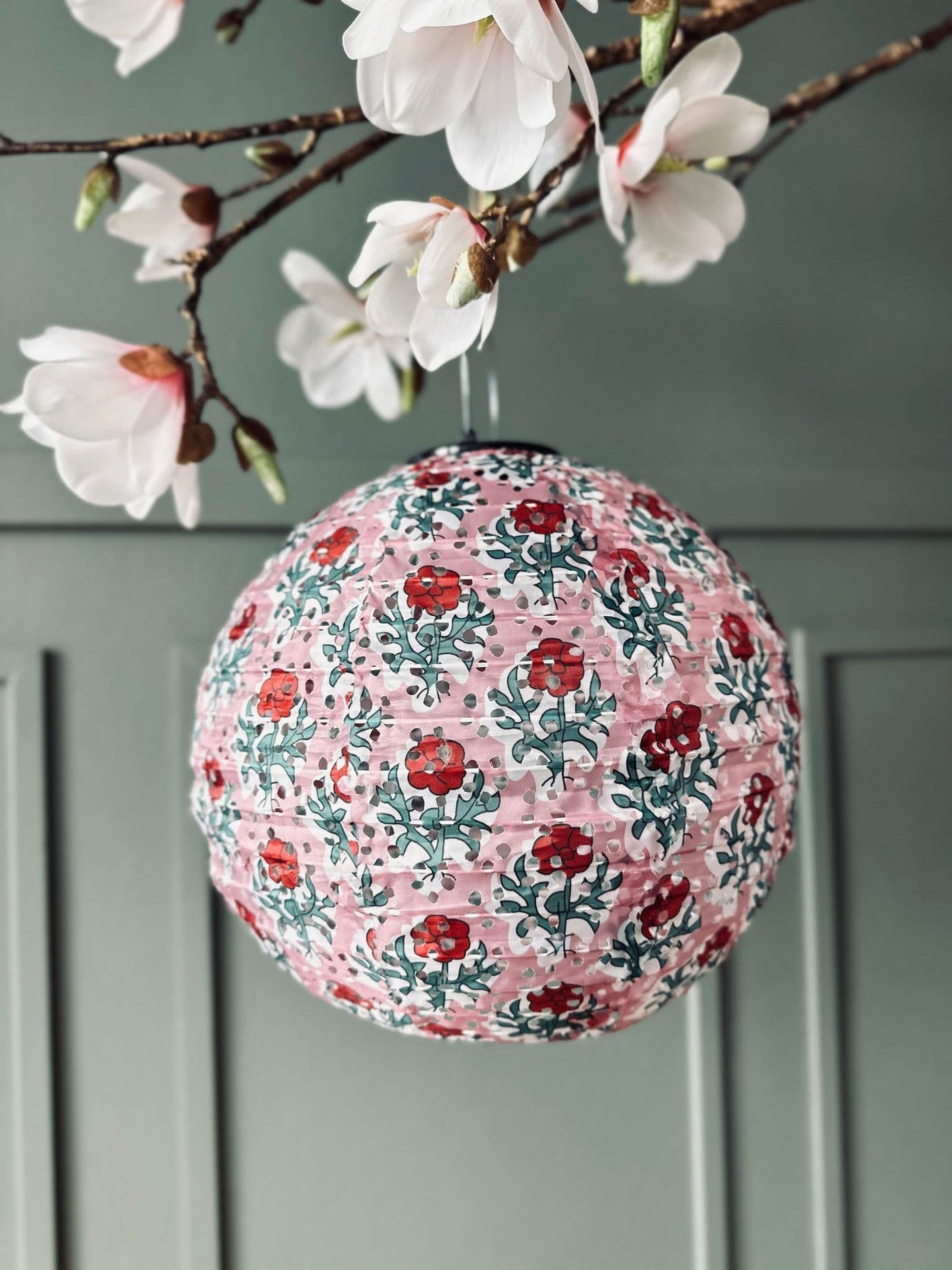 Lampe med solceller – Flower dia 40cm Rose - VIAMAJA.DK