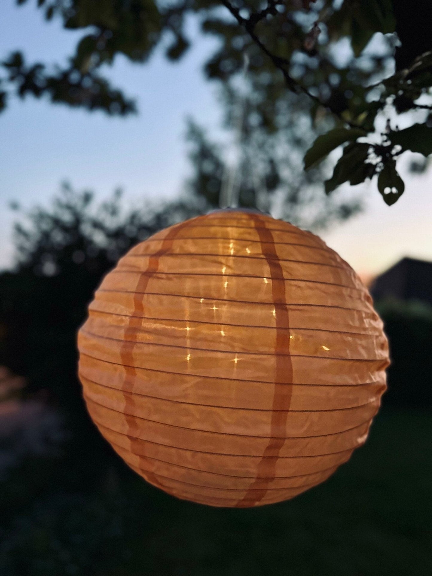 Lampe med solceller – Orange - VIAMAJA.DK