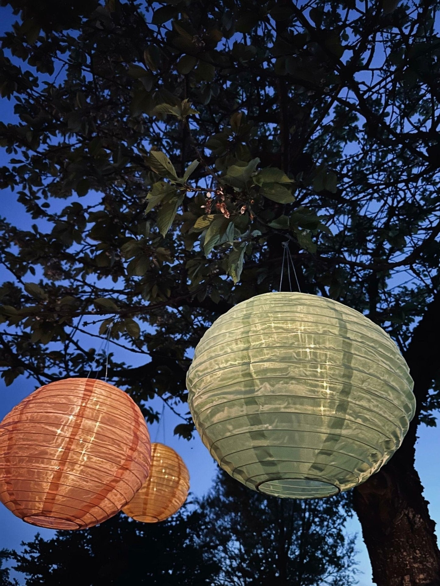 Lampe med solceller – Orange - VIAMAJA.DK