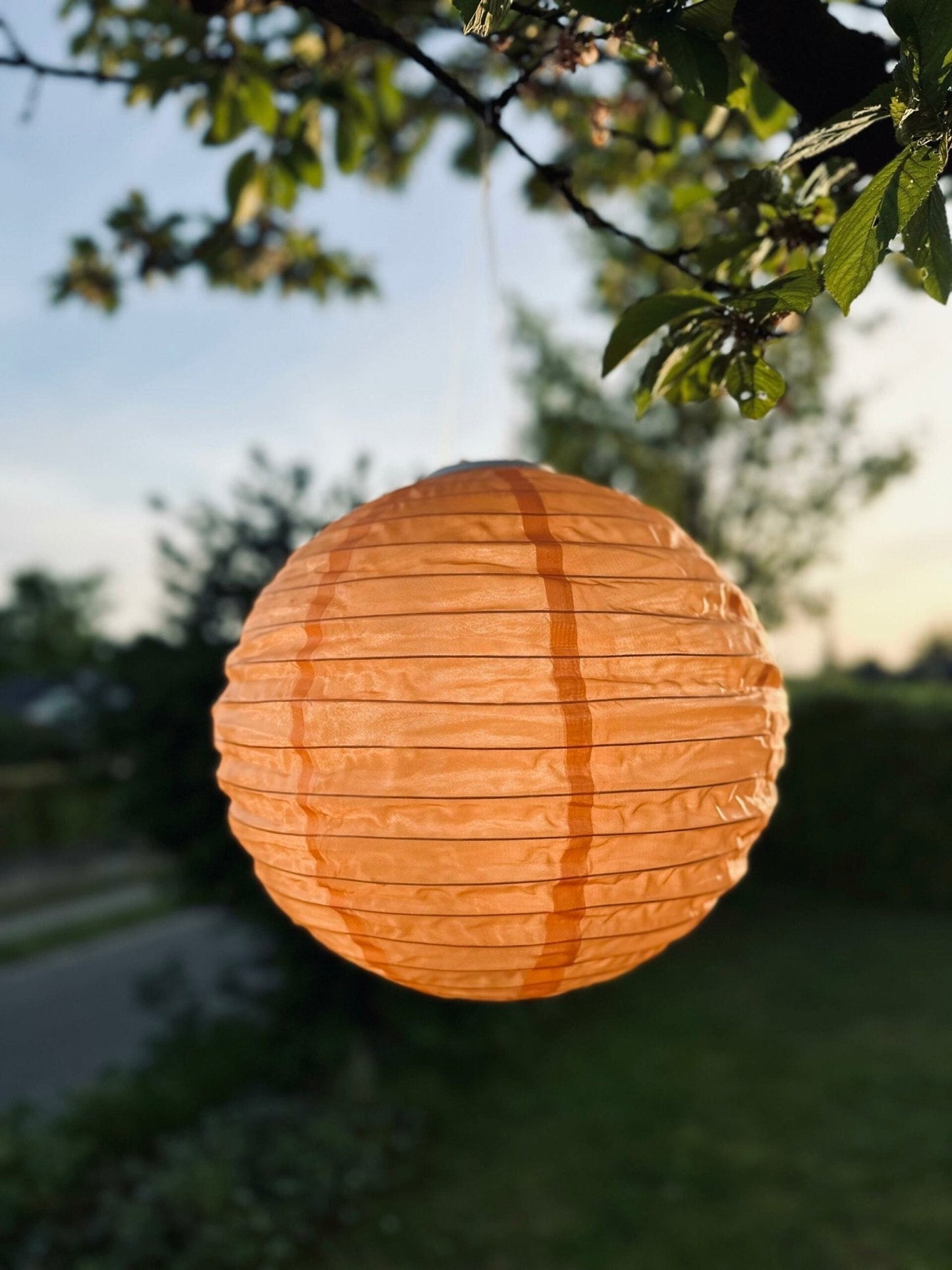 Lampe med solceller – Orange - VIAMAJA.DK