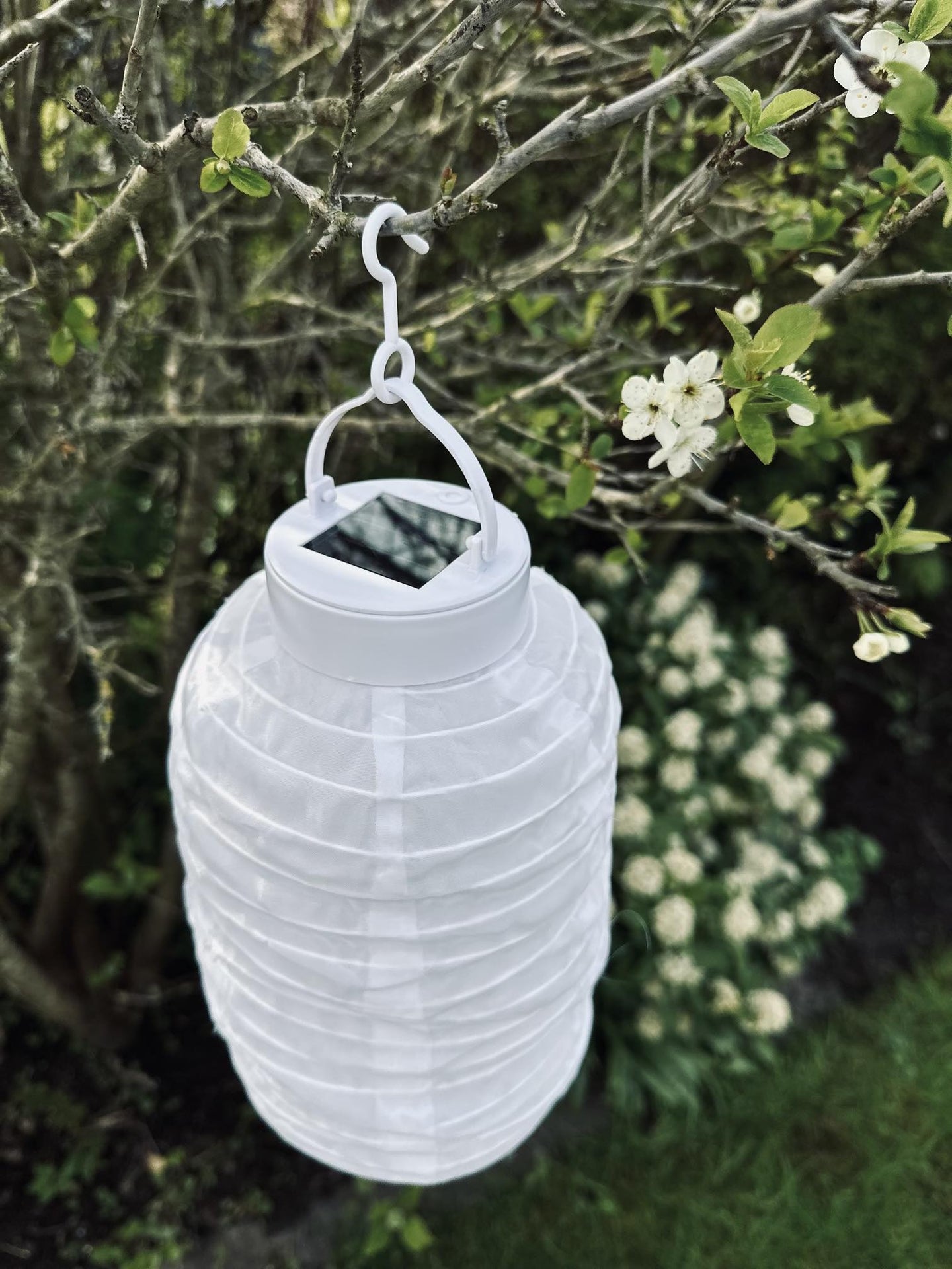 Lampe med solceller – White - VIAMAJA.DK
