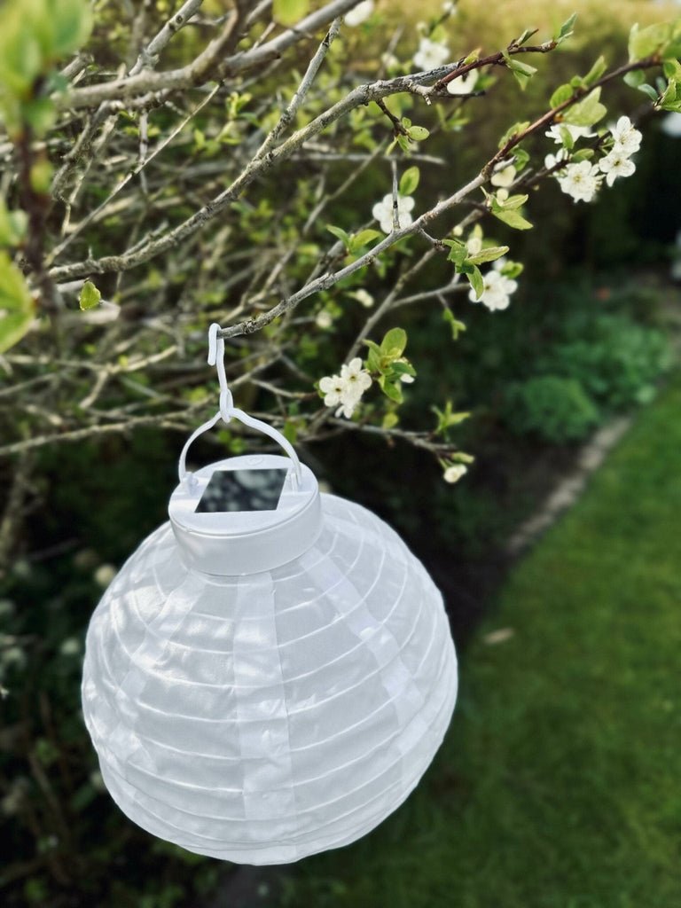 Lampe med solceller – White ball - VIAMAJA