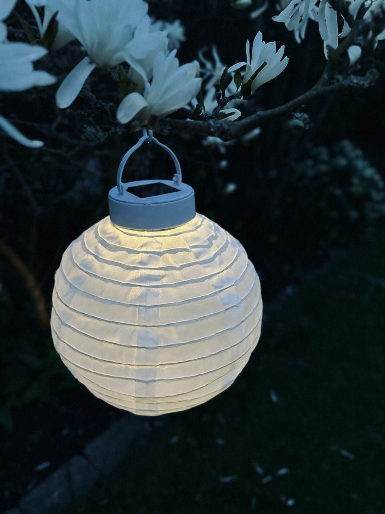 Lampe med solceller – White ball - VIAMAJA