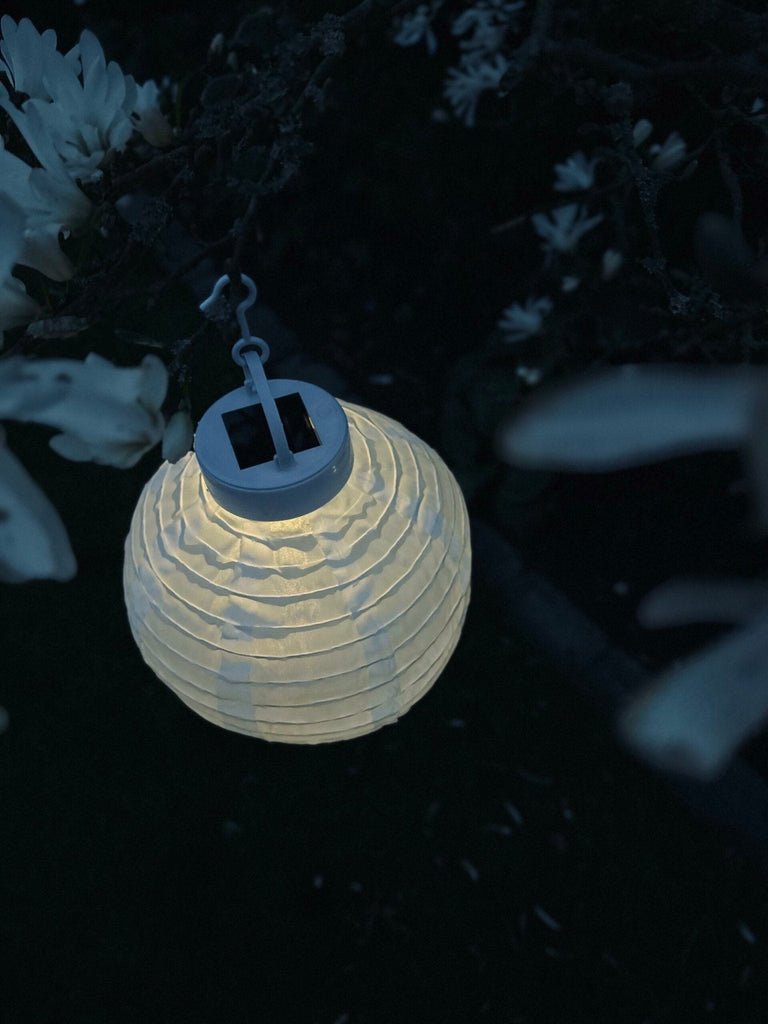 Lampe med solceller – White ball - VIAMAJA