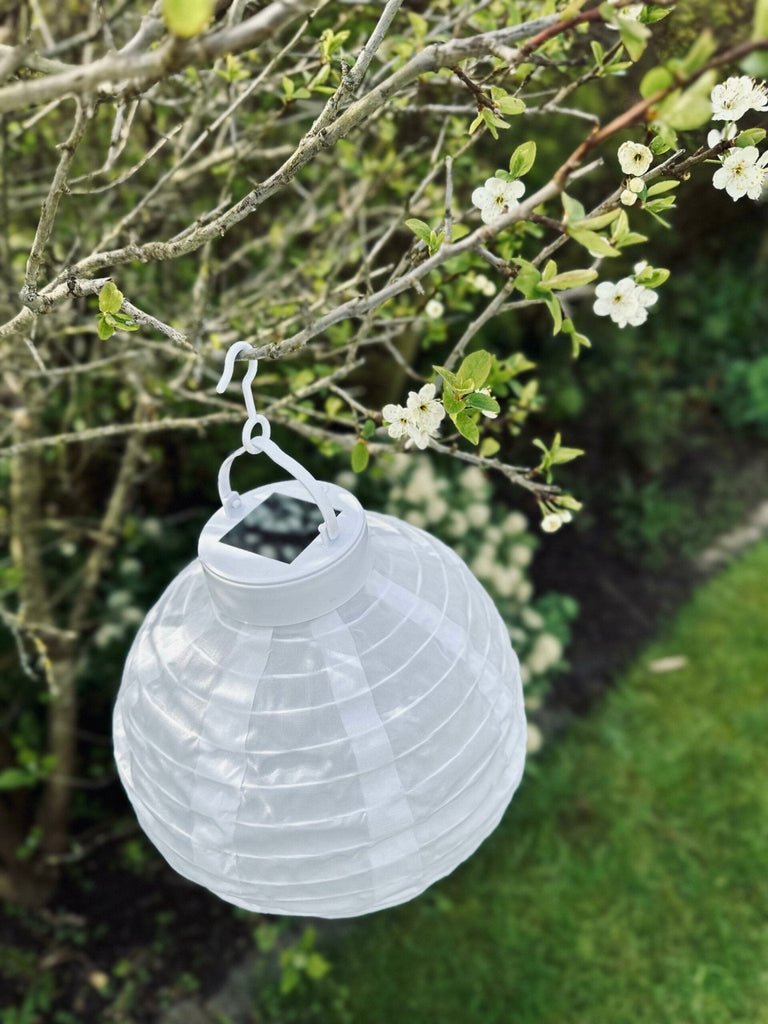 Lampe med solceller – White ball - VIAMAJA