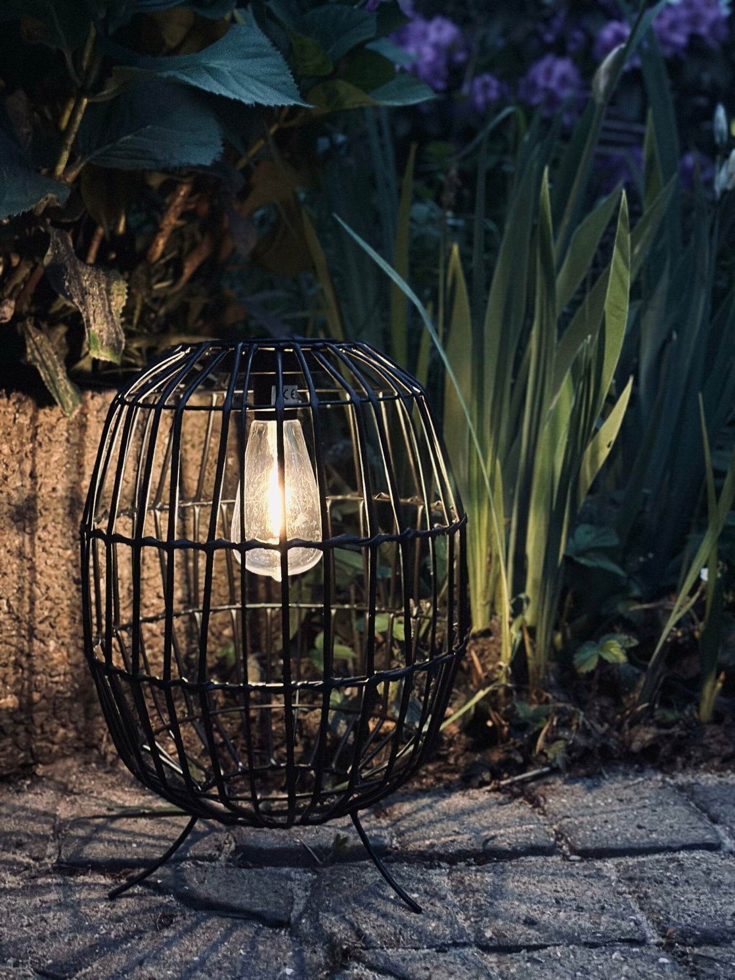 Lanterne med solceller - VIAMAJA.DK