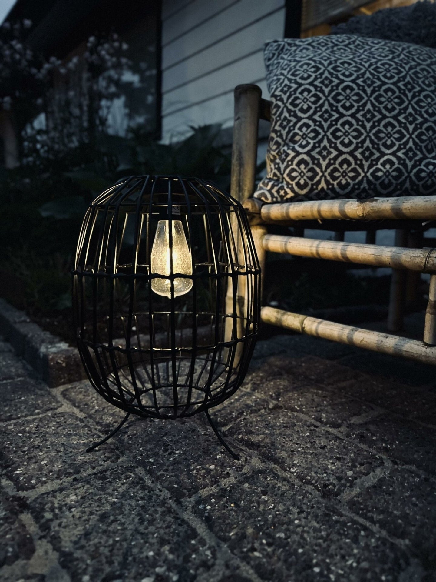 Lanterne med solceller - VIAMAJA.DK