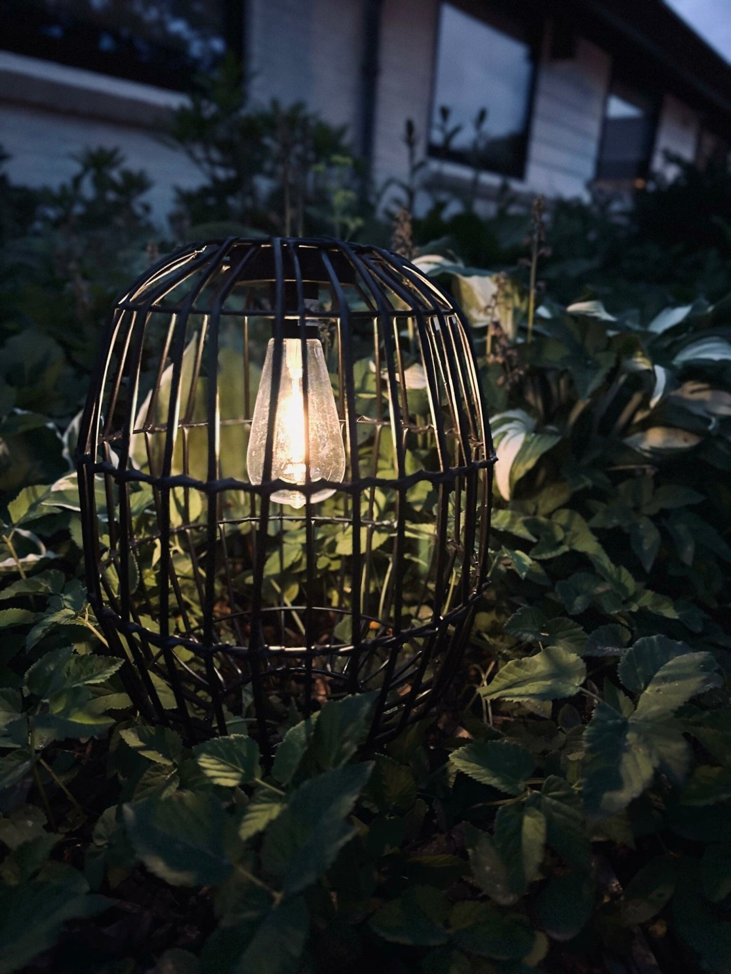 Lanterne med solceller - VIAMAJA.DK