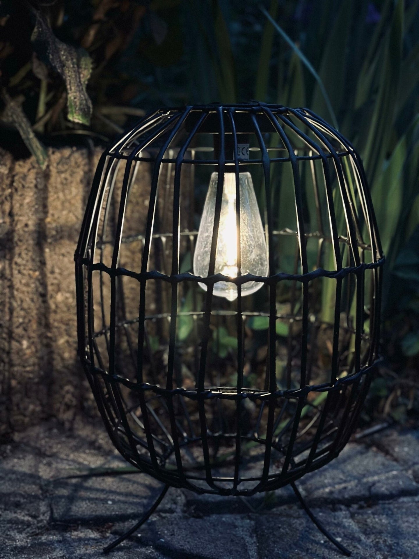 Lanterne med solceller - VIAMAJA.DK