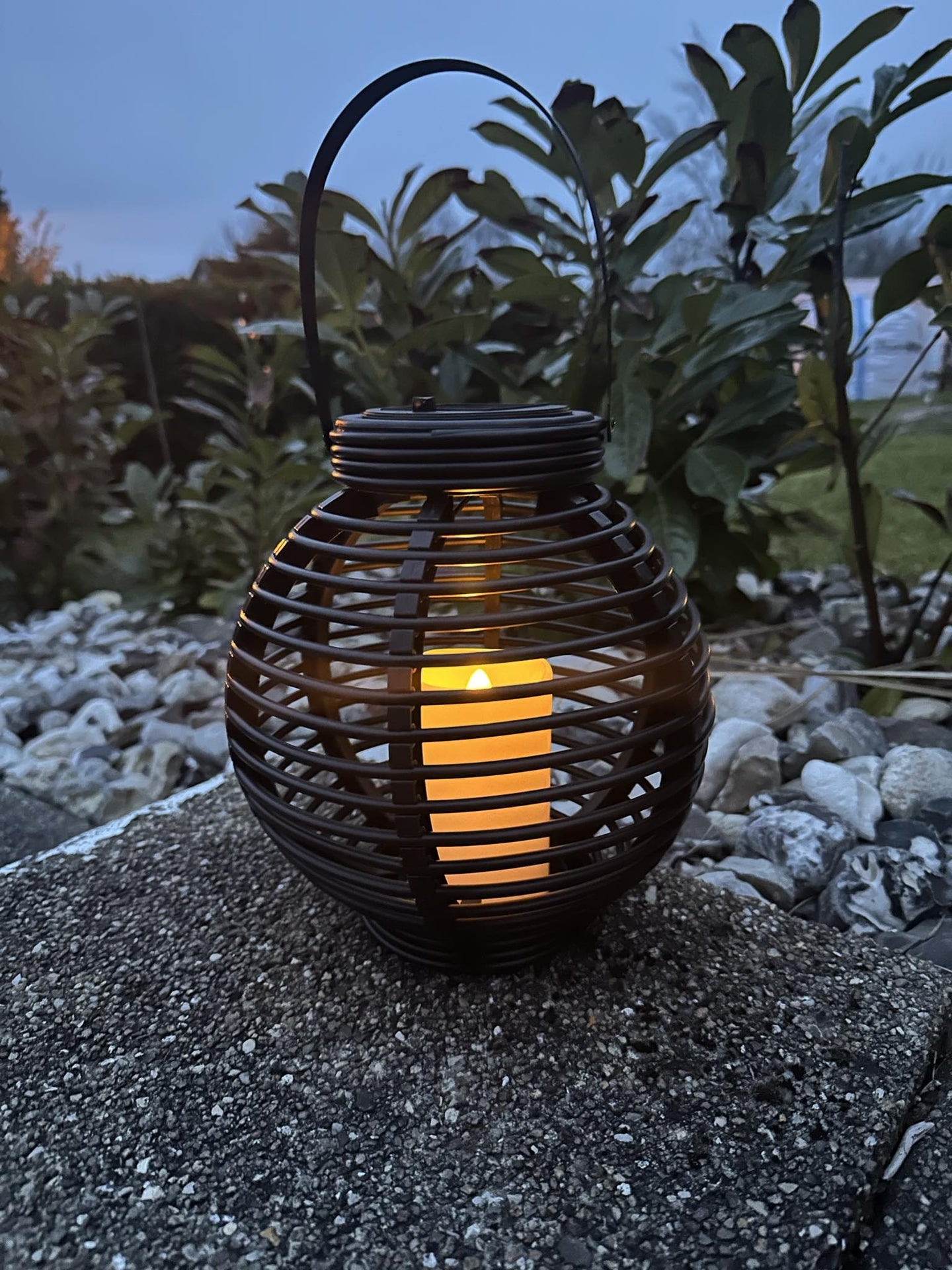 Lanterne med solceller – Black - VIAMAJA.DK