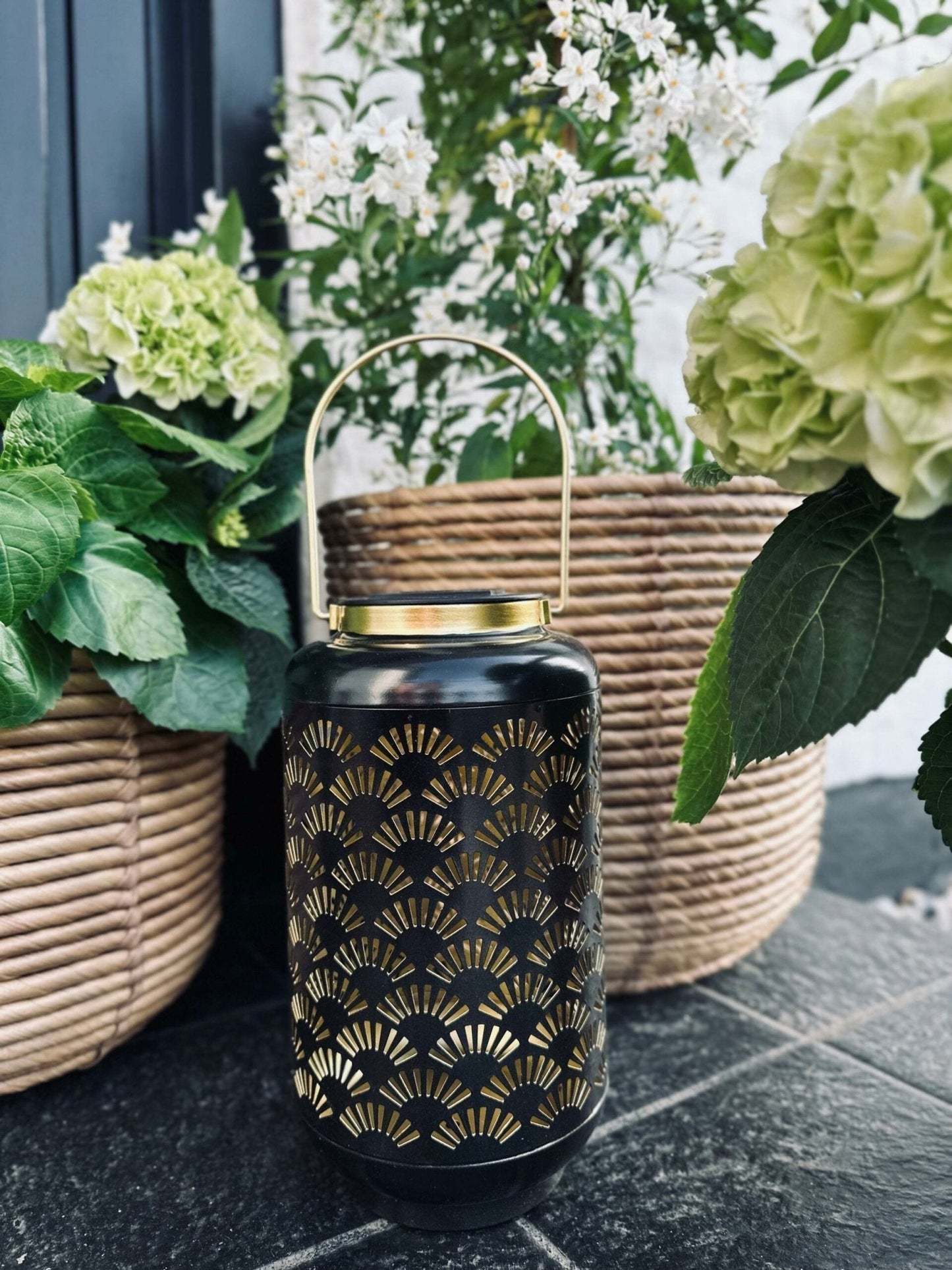 Lanterne med solceller – Black / Gold - VIAMAJA.DK