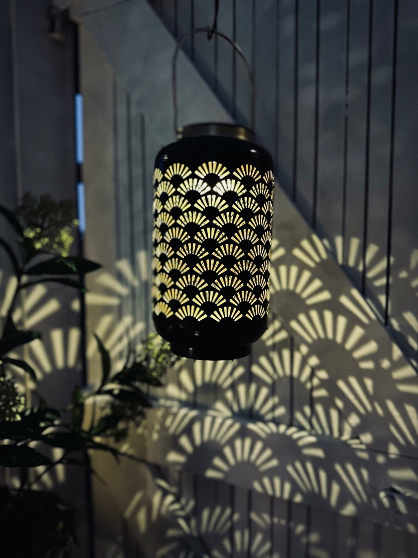 Lanterne med solceller – Black / Gold - VIAMAJA.DK