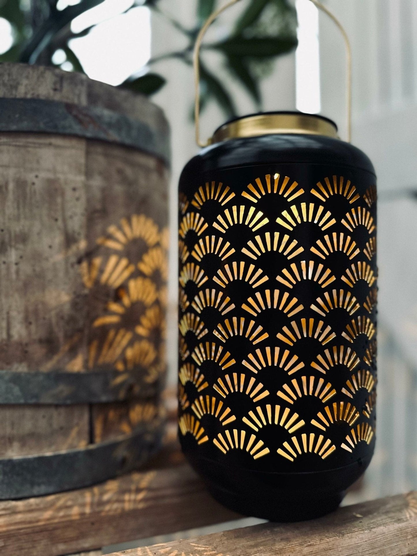 Lanterne med solceller – Black / Gold - VIAMAJA.DK