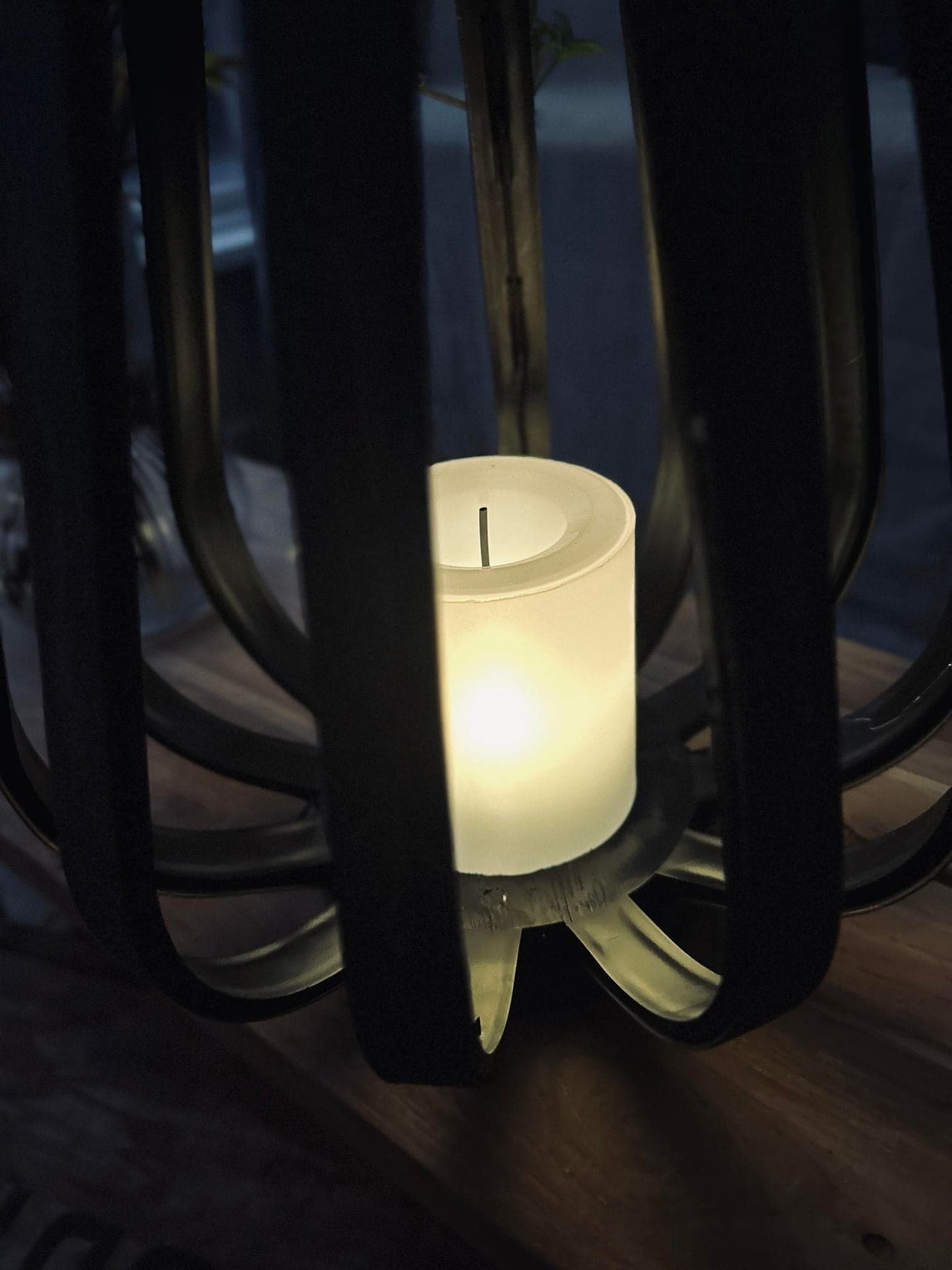 Lanterne med solceller – Dark 34cm - VIAMAJA.DK