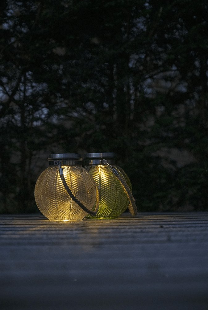 Lanterne med solceller i klar glas - VIAMAJA.DK