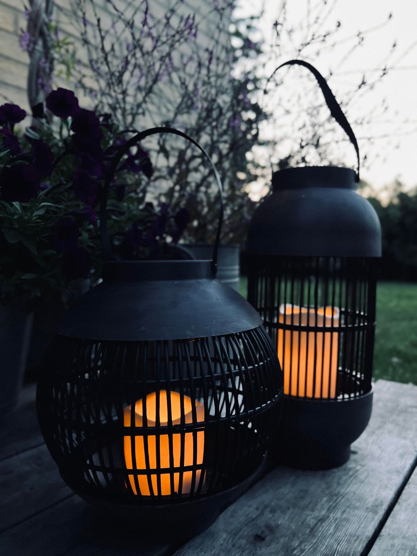 Lanterne med solceller Rattan Høj – Grå - VIAMAJA.DK