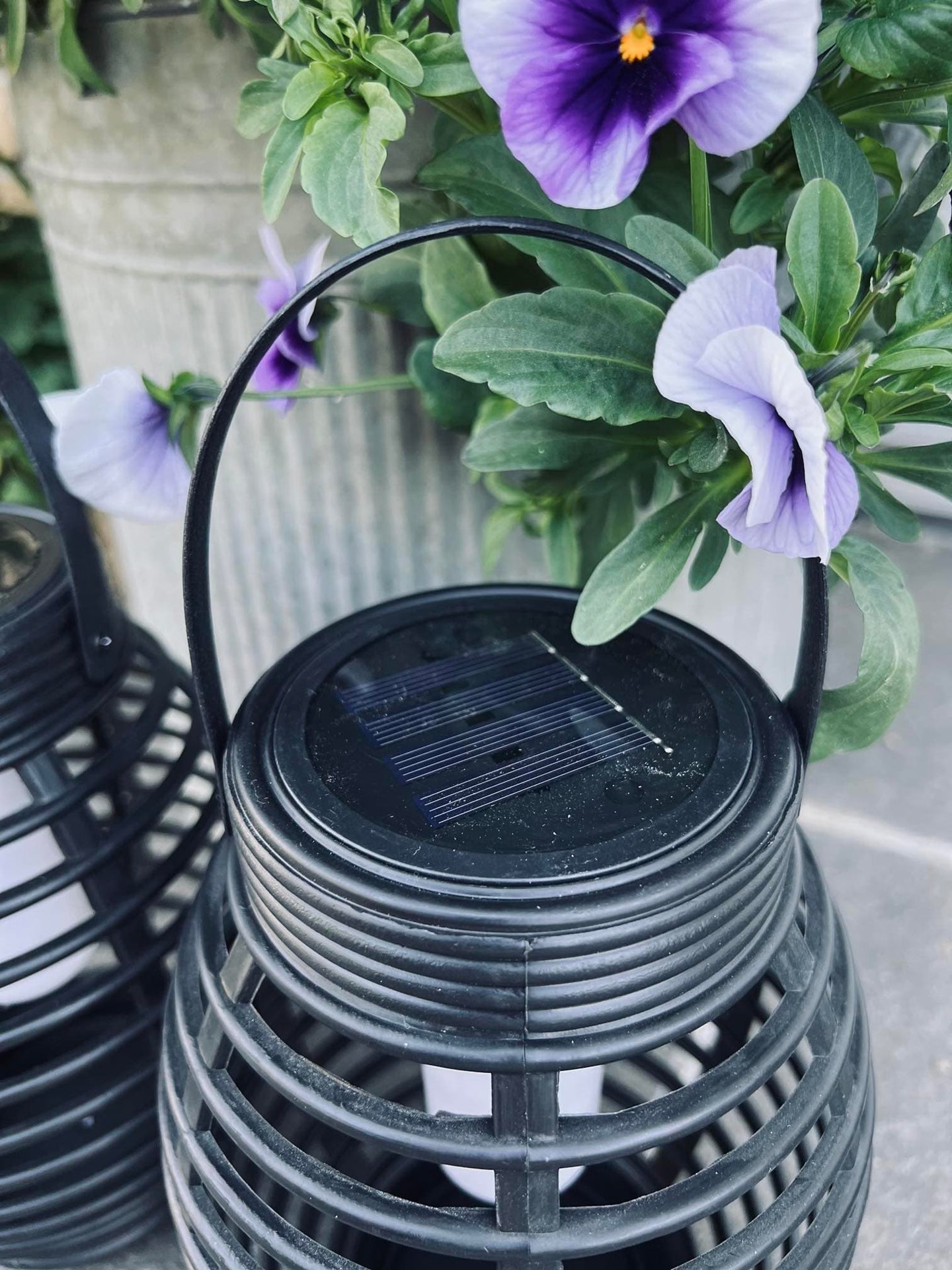 Lanterne med solceller - Stor model - Tilbud med 2 stk - VIAMAJA.DK