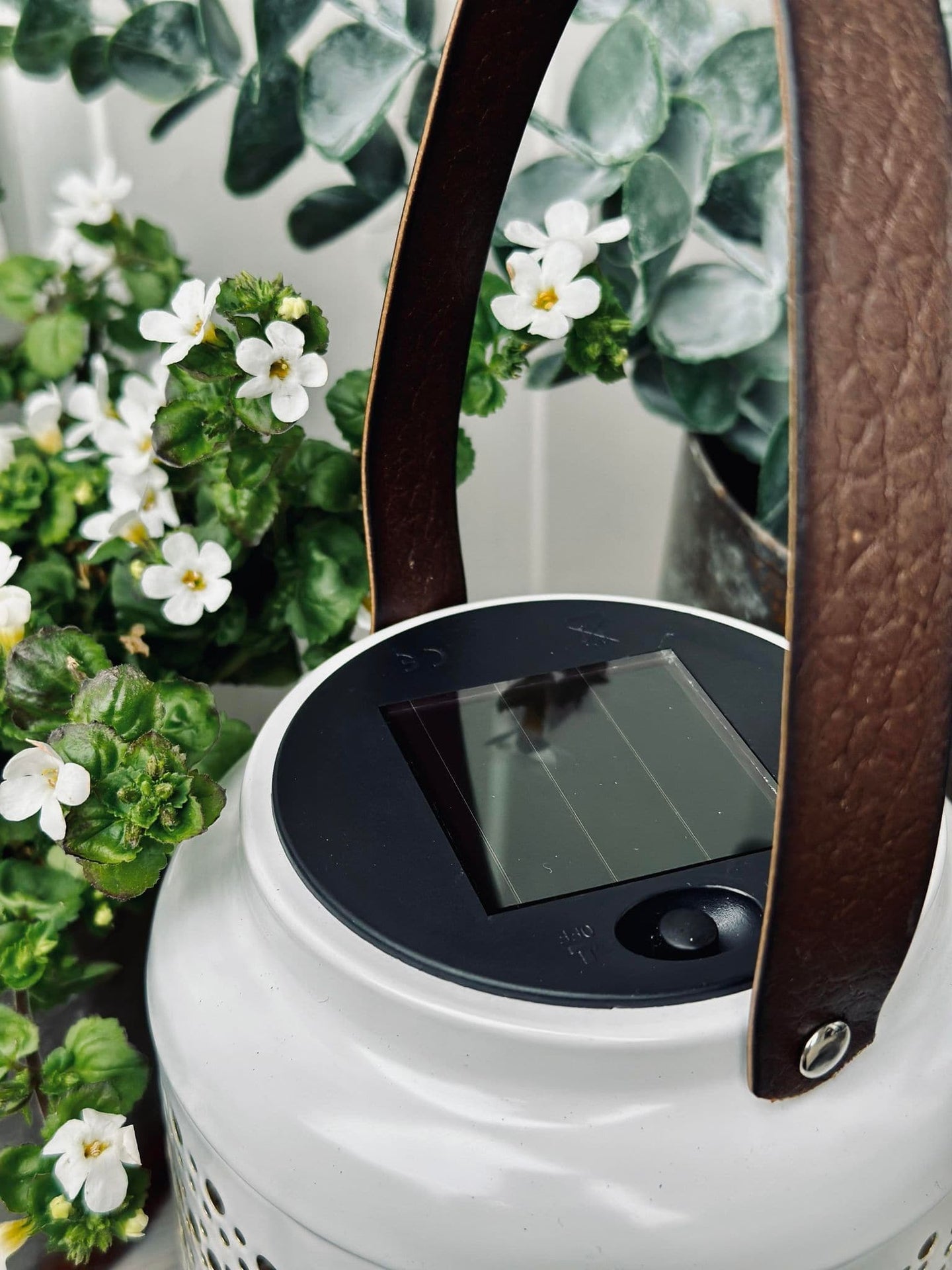 Lanterne med solceller - White metal - VIAMAJA.DK