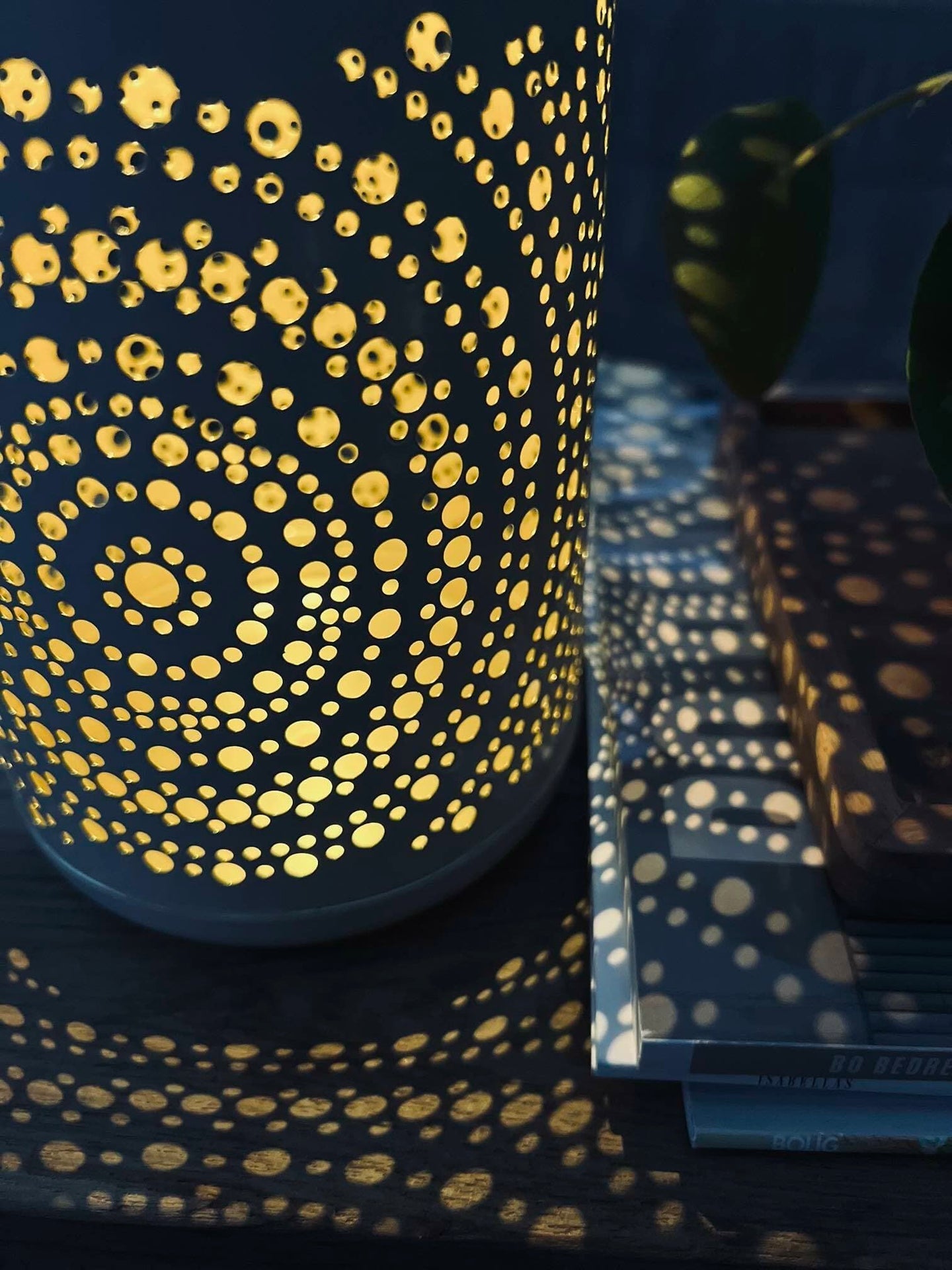 Lanterne med solceller - White metal - VIAMAJA.DK