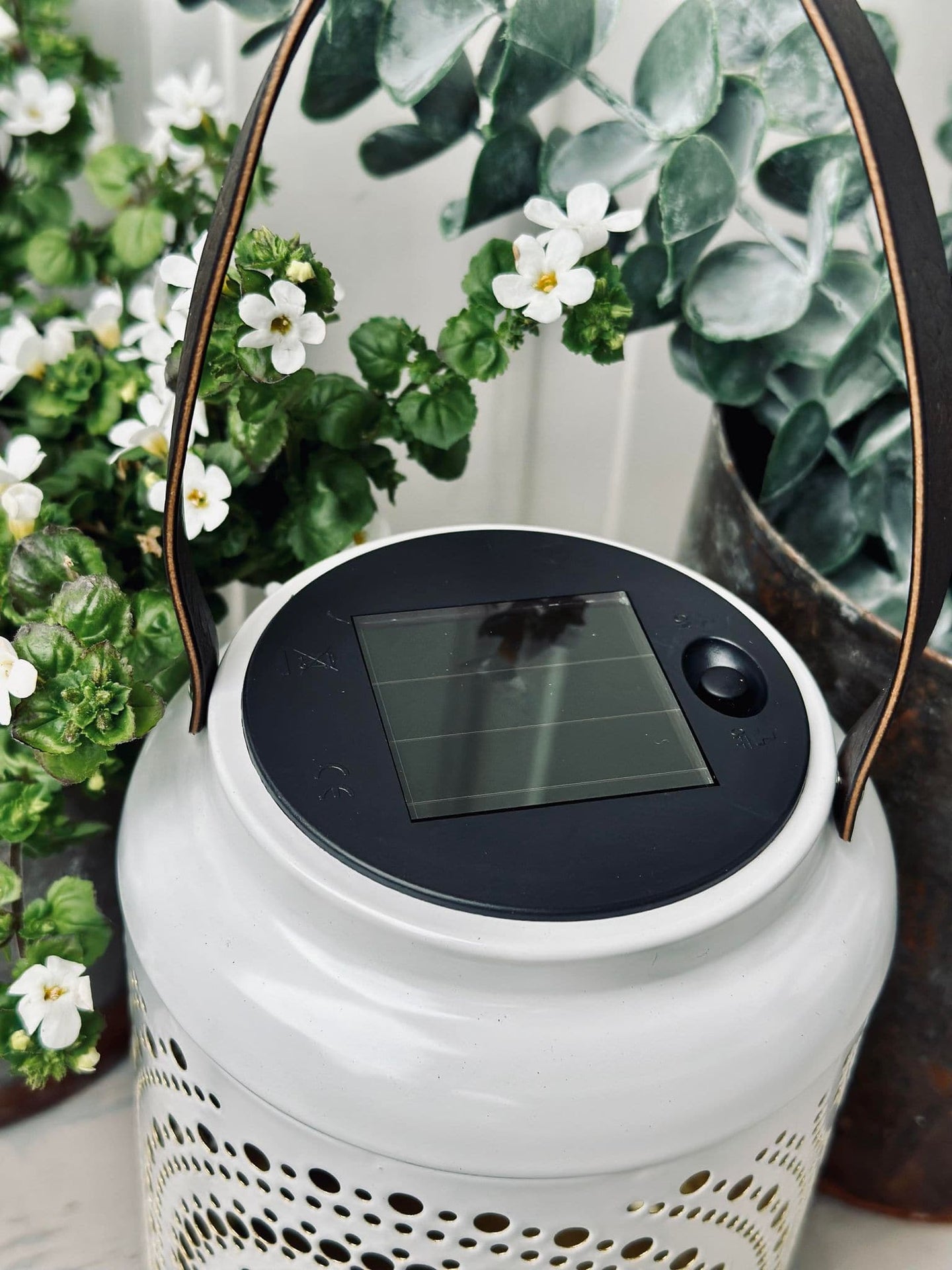 Lanterne med solceller - White metal - VIAMAJA.DK