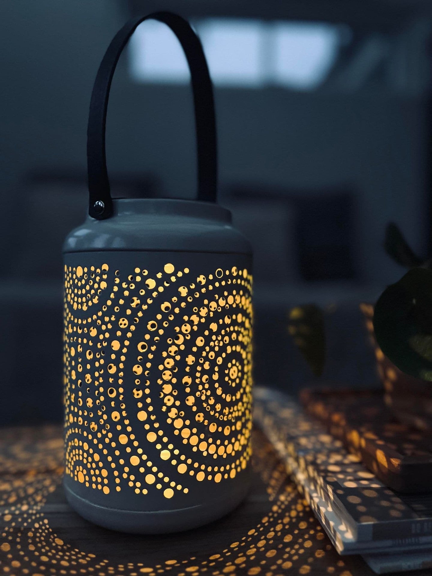 Lanterne med solceller - White metal - VIAMAJA.DK