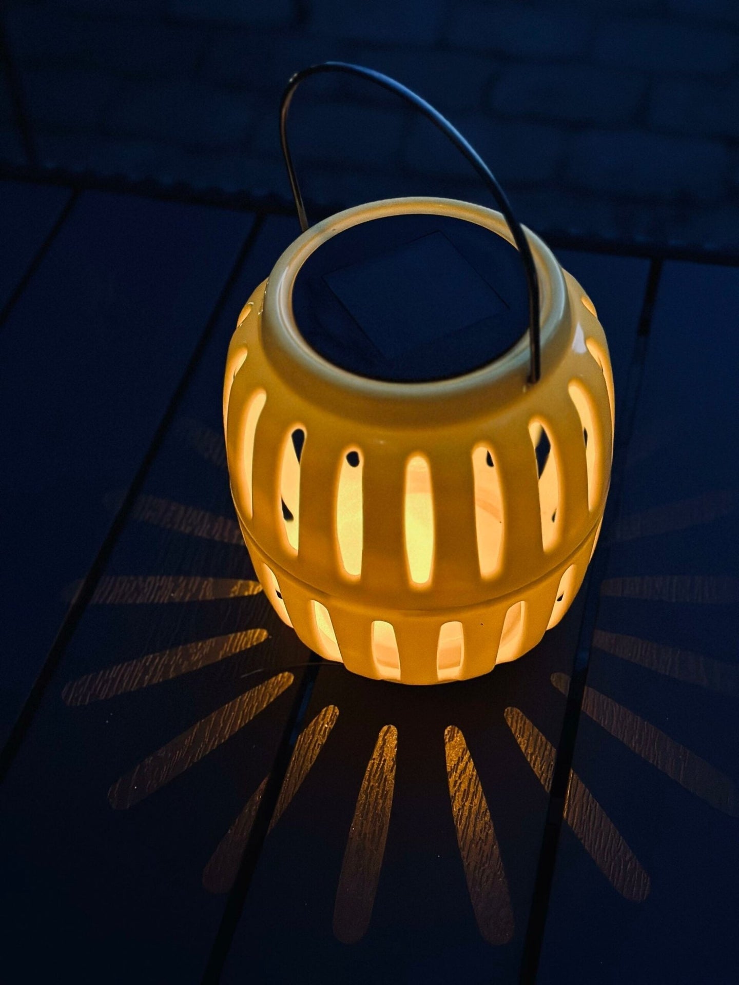 Lanterne med solceller – Yellow summer - VIAMAJA.DK