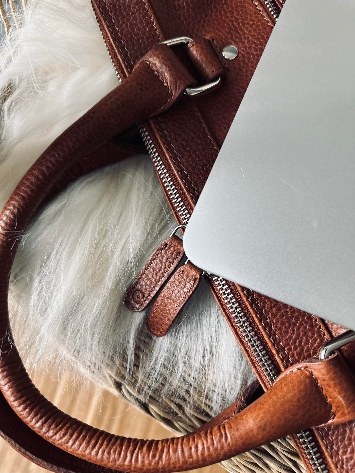 Laptop / arbejdstaske Maisy Deep Cognac - VIAMAJA.DK