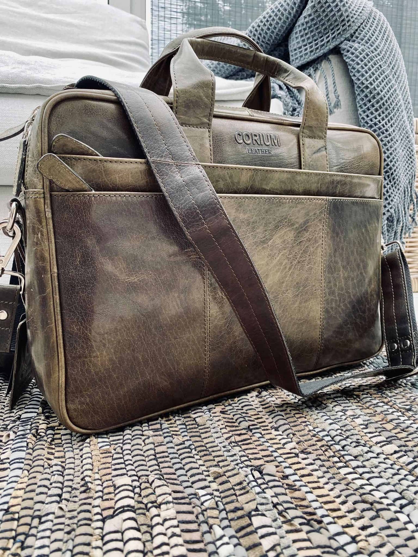 Laptop Taske MELLO – Olivien skind – - VIAMAJA.DK