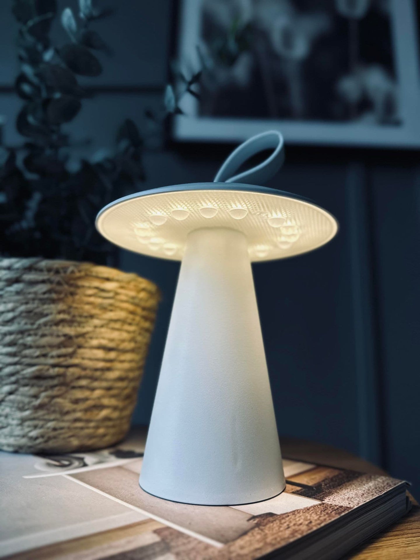 LED Bordlampe genopladelig – Hvid - VIAMAJA.DK