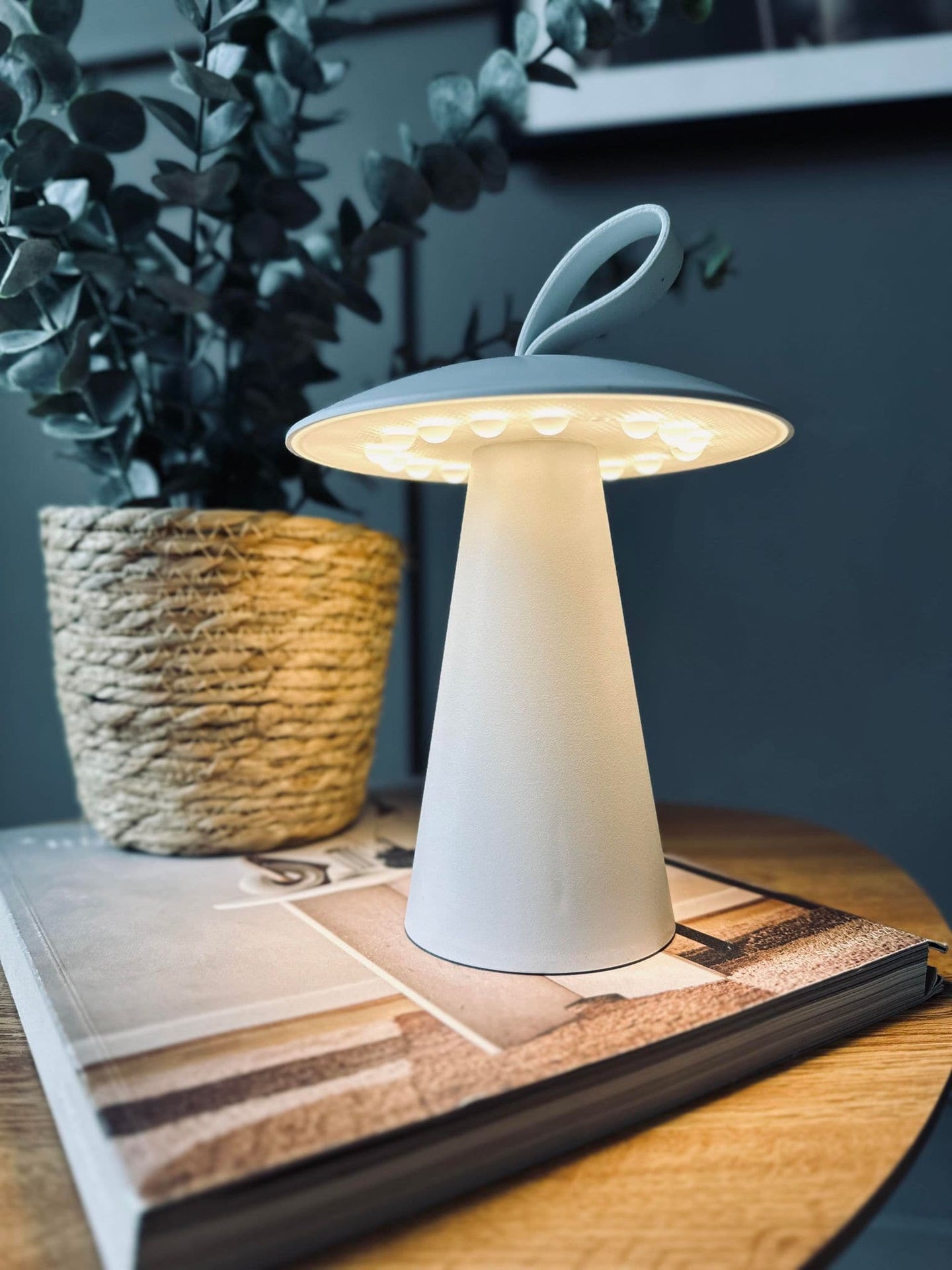 LED Bordlampe genopladelig – Hvid - VIAMAJA.DK