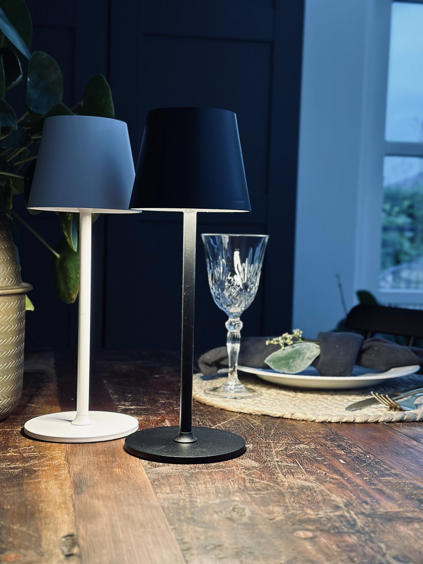 LED Bordlampe genopladelig – Hvid - VIAMAJA.DK