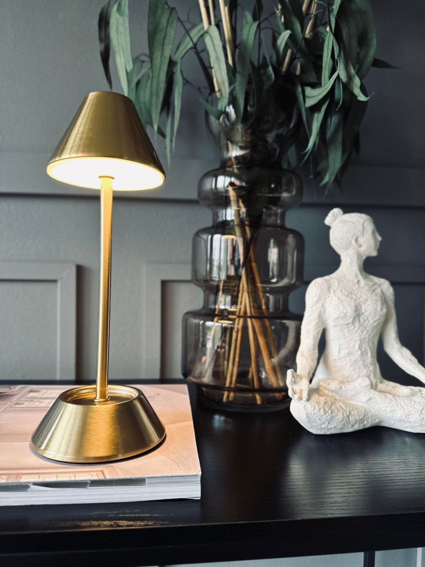 LED bordlampe Messing - genopladelig - VIAMAJA.DK